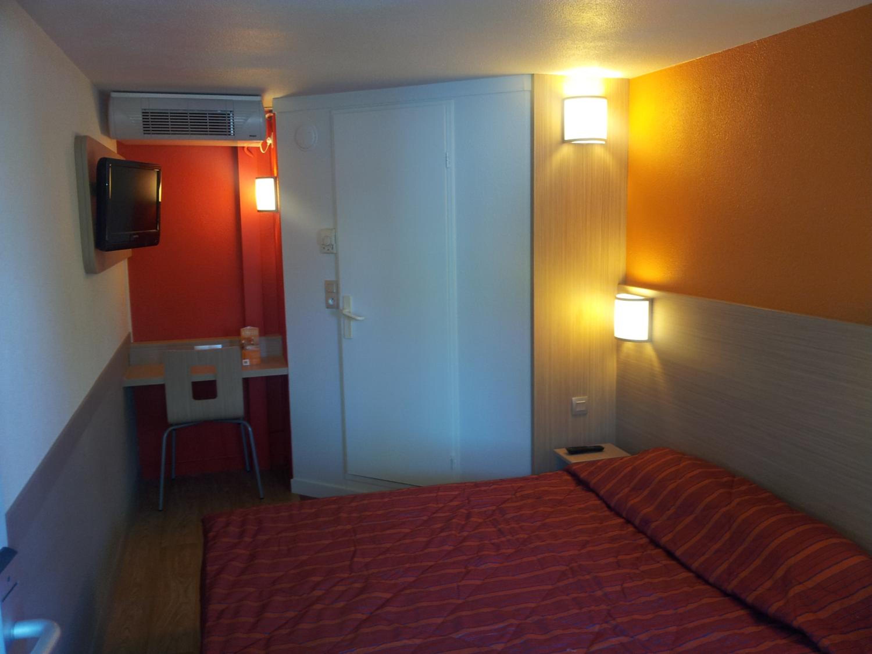 Standard Room - 1 Queen Bed - Photo 7