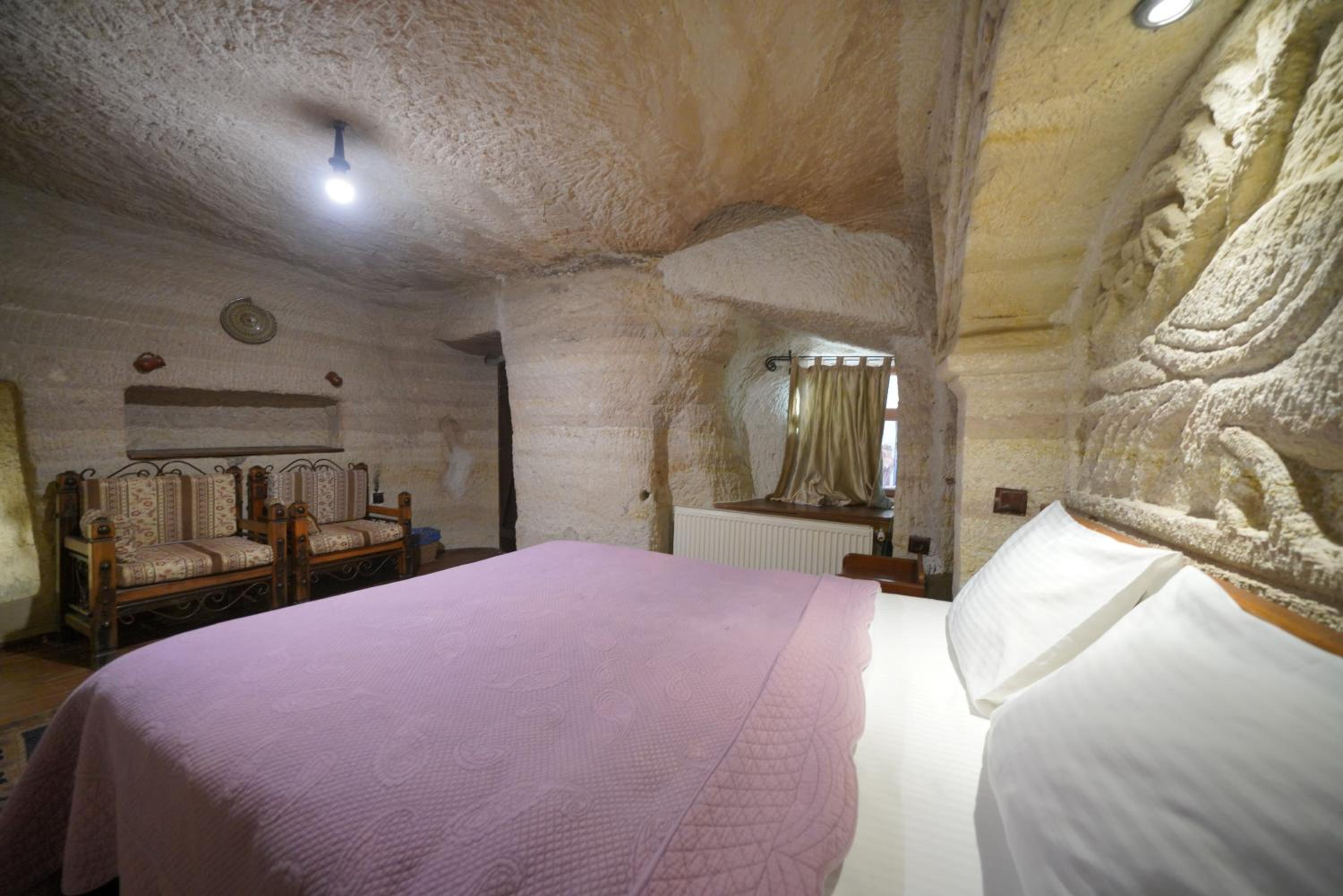 Deluxe Double Room with Bath - Photo 1