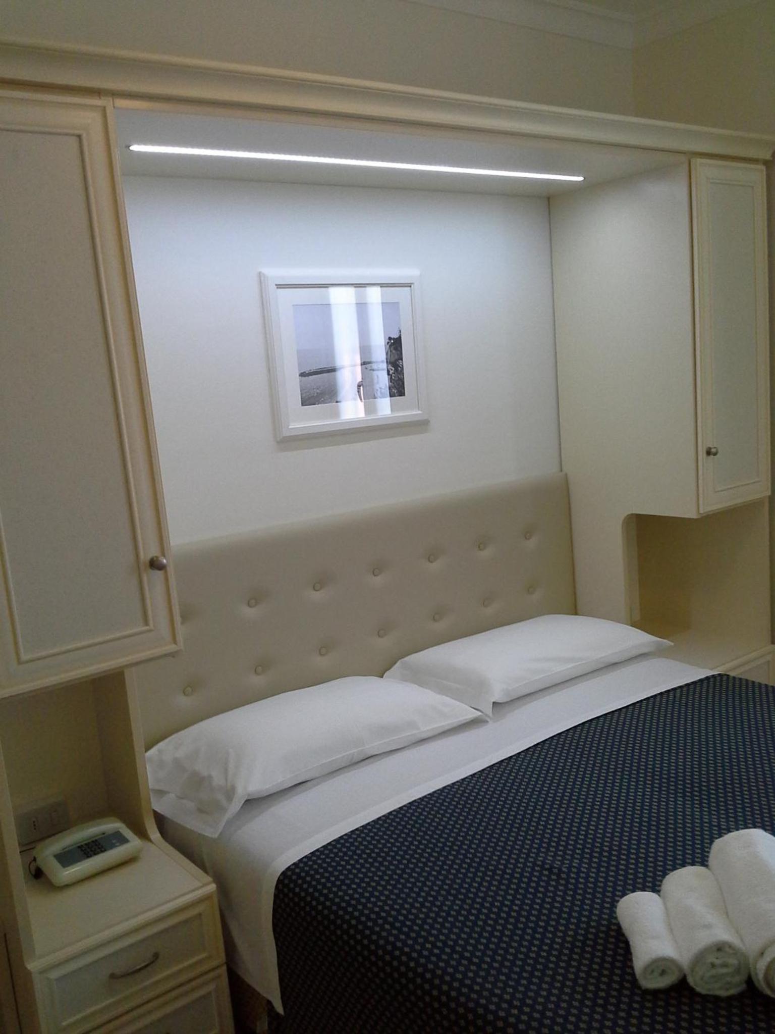 Small Double Room with Internal Bathroom photo 3