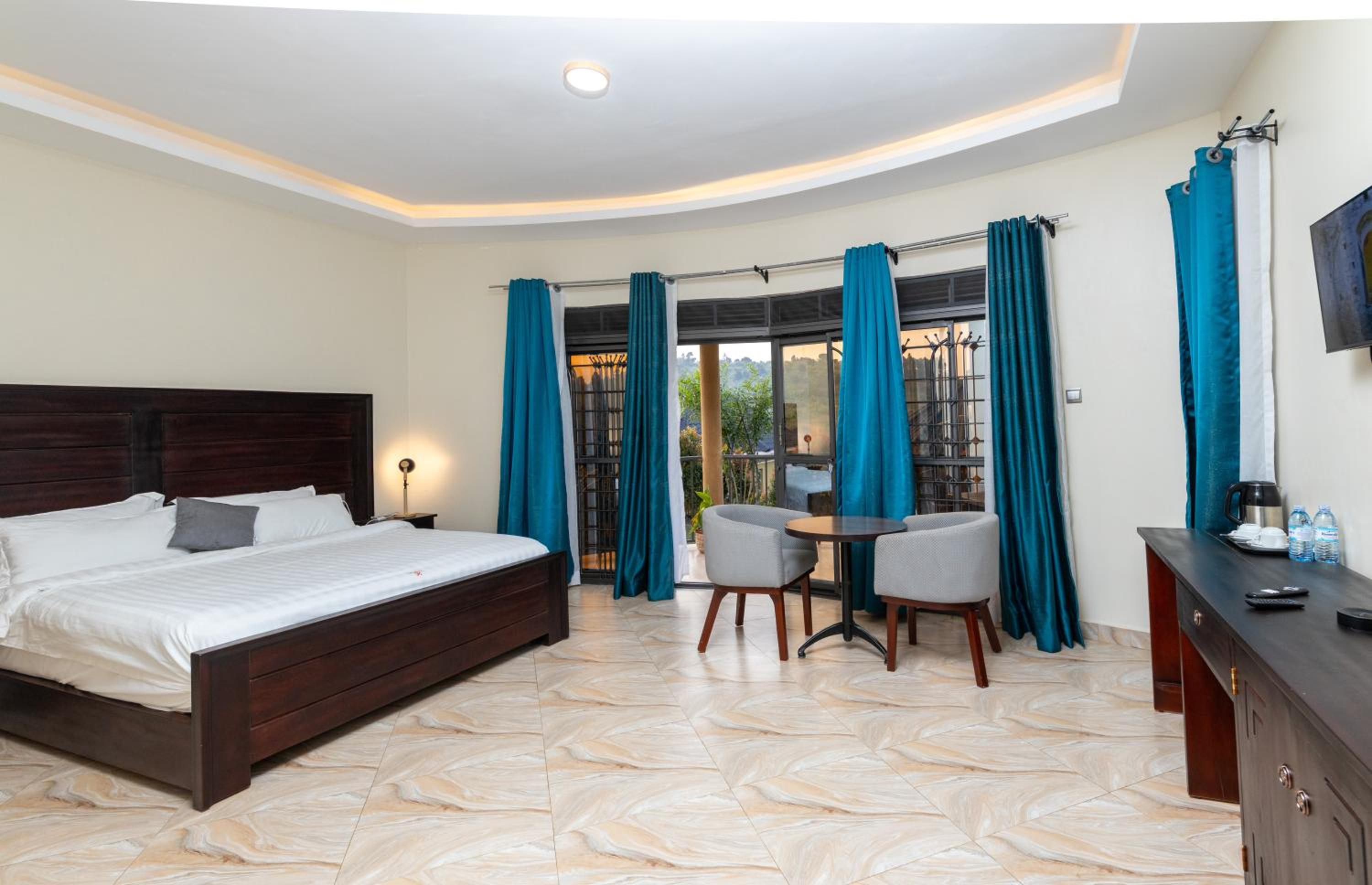 Deluxe Double or Twin Room with Mountain View