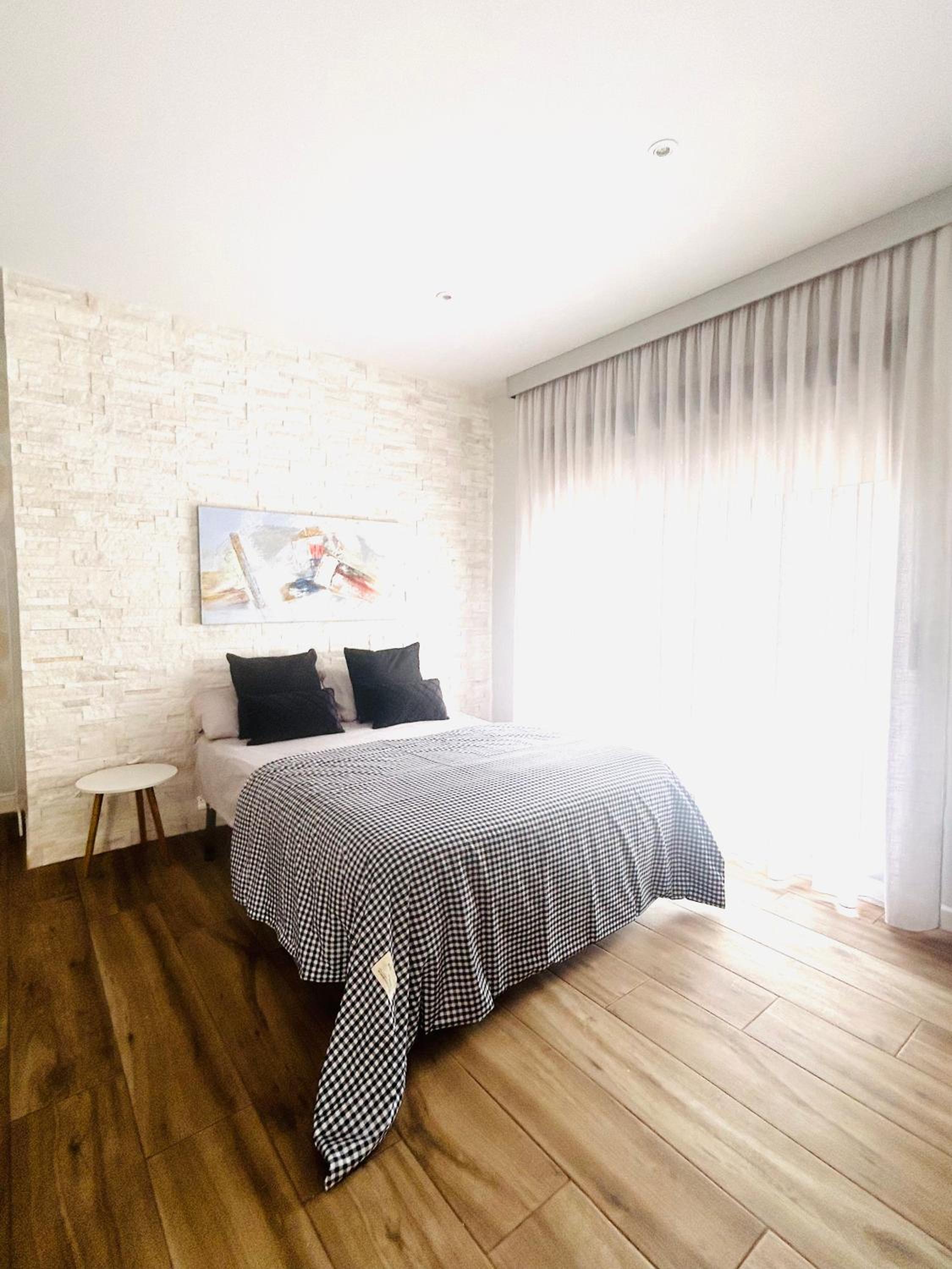 Deluxe One-Bedroom Apartment