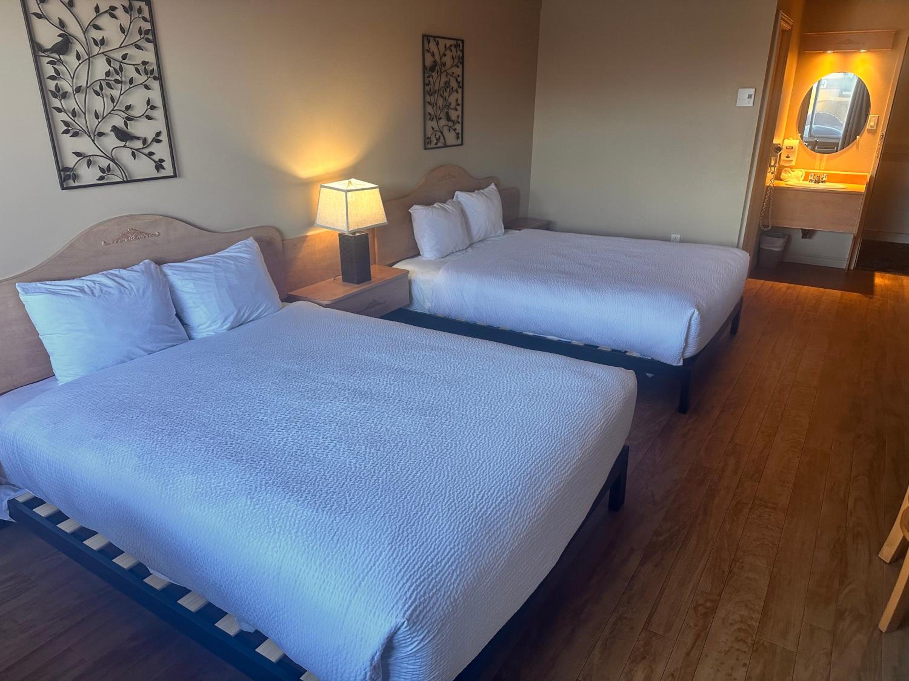 Deluxe Queen Room with Two Queen Beds - Non-Smoking