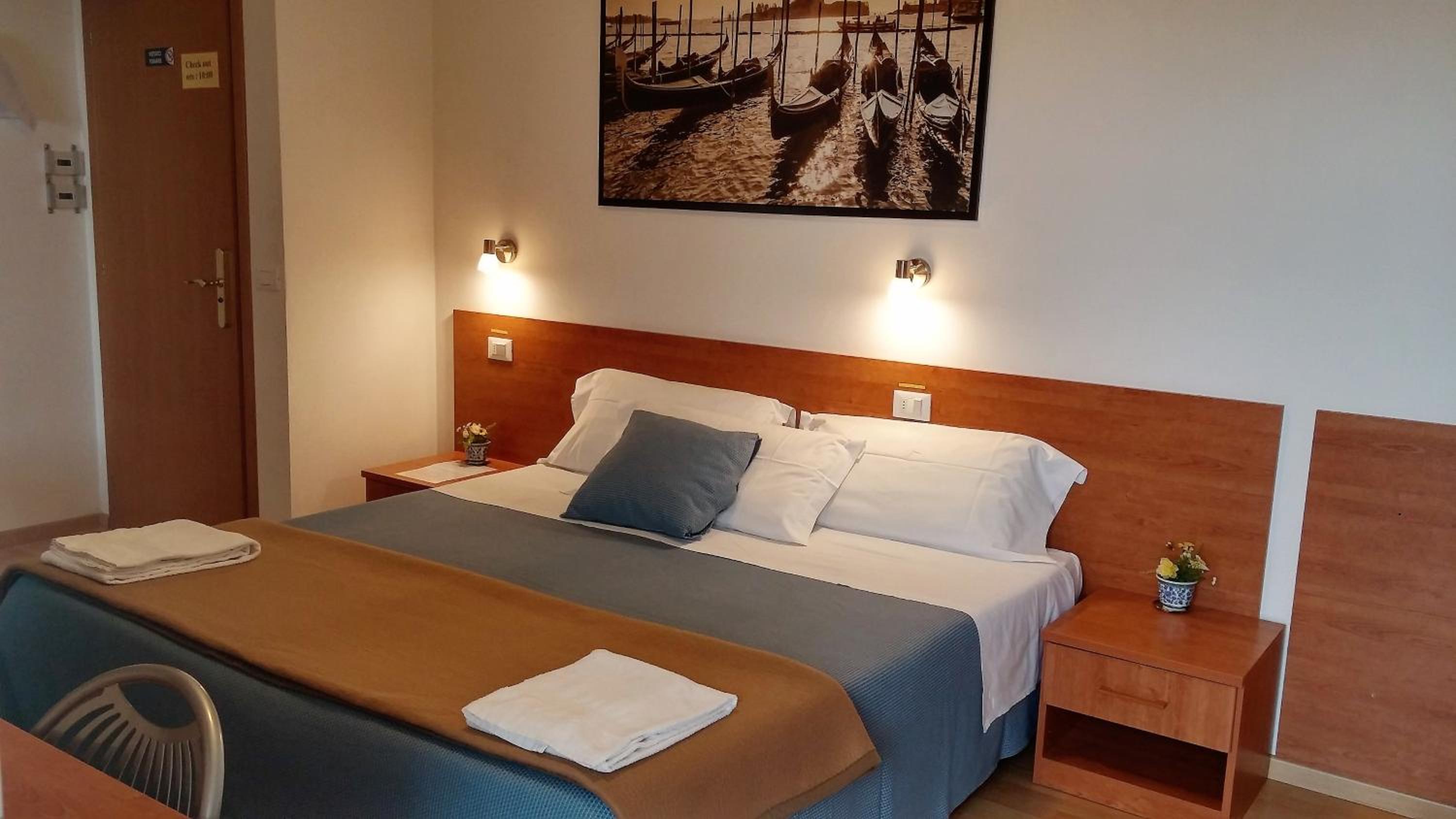 Double or Twin Room - Photo 27