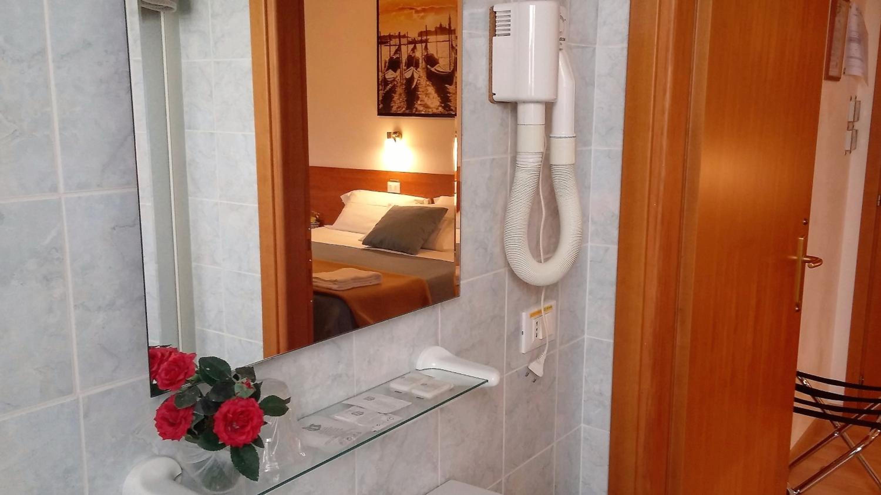 Double or Twin Room - Photo 19