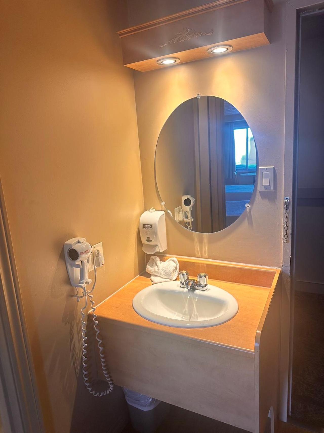 Travelodge by Wyndham Drummondville