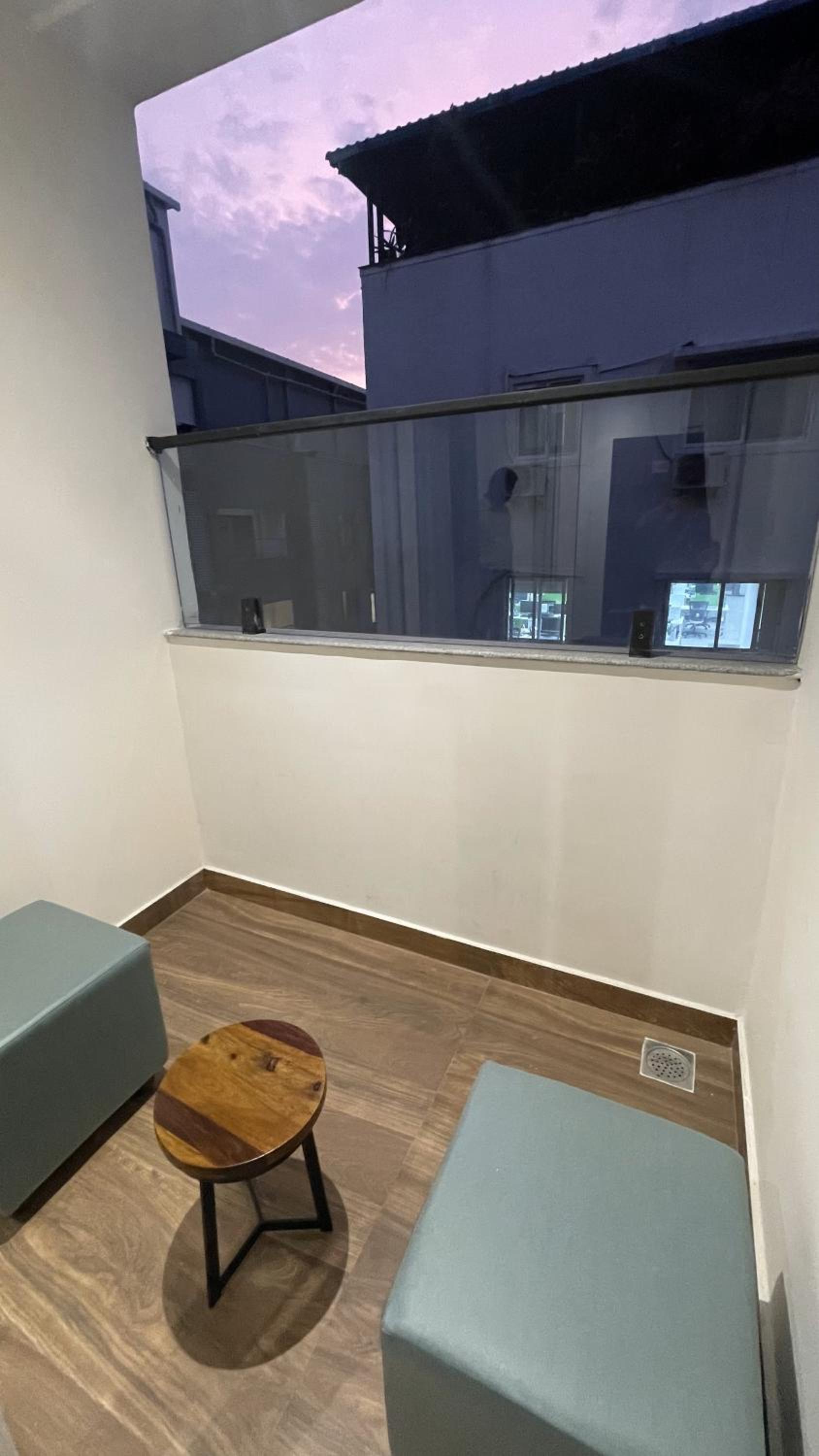 King Room with Balcony - Photo 5
