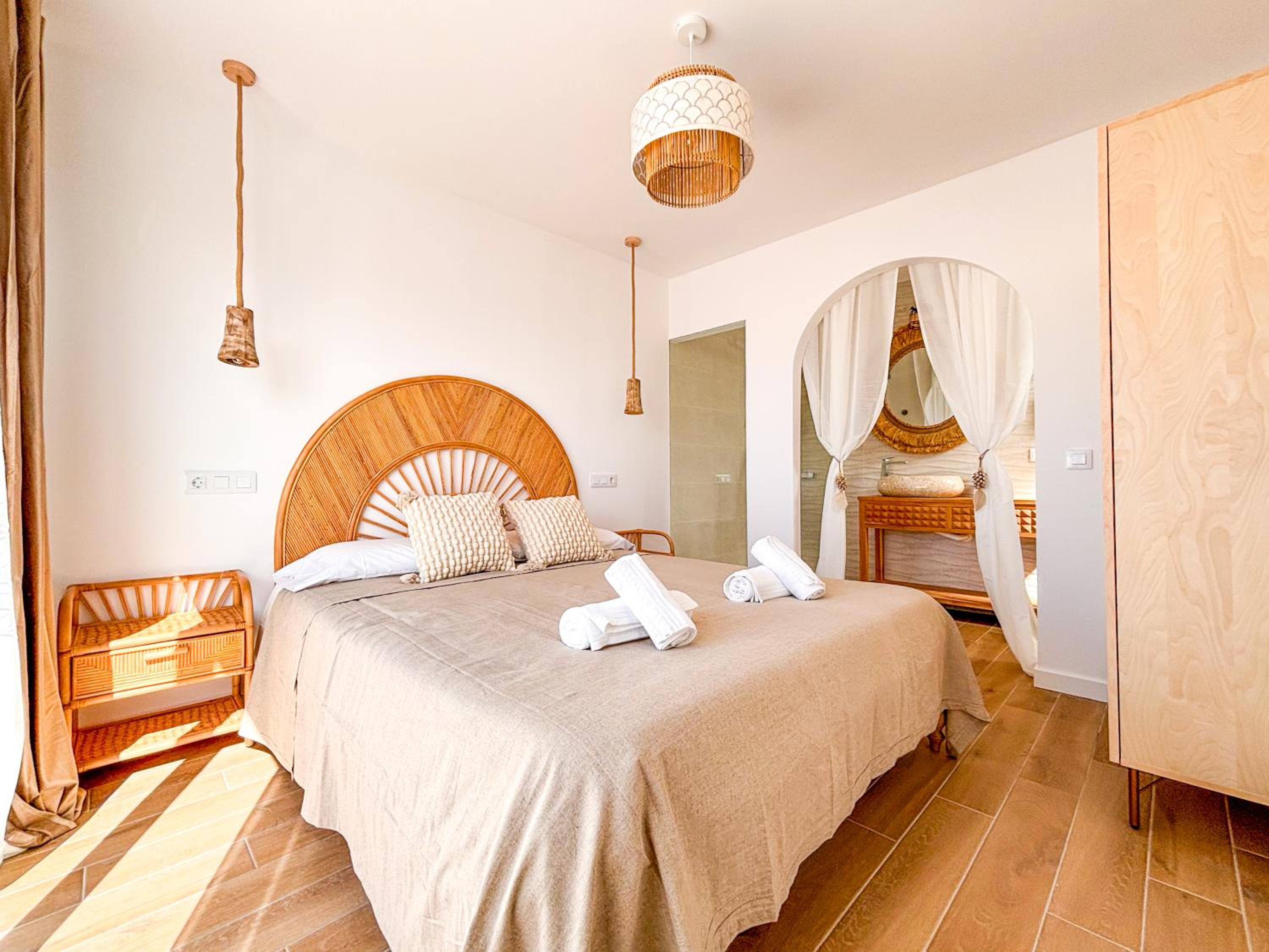 Deluxe Double Room with Balcony photo 2