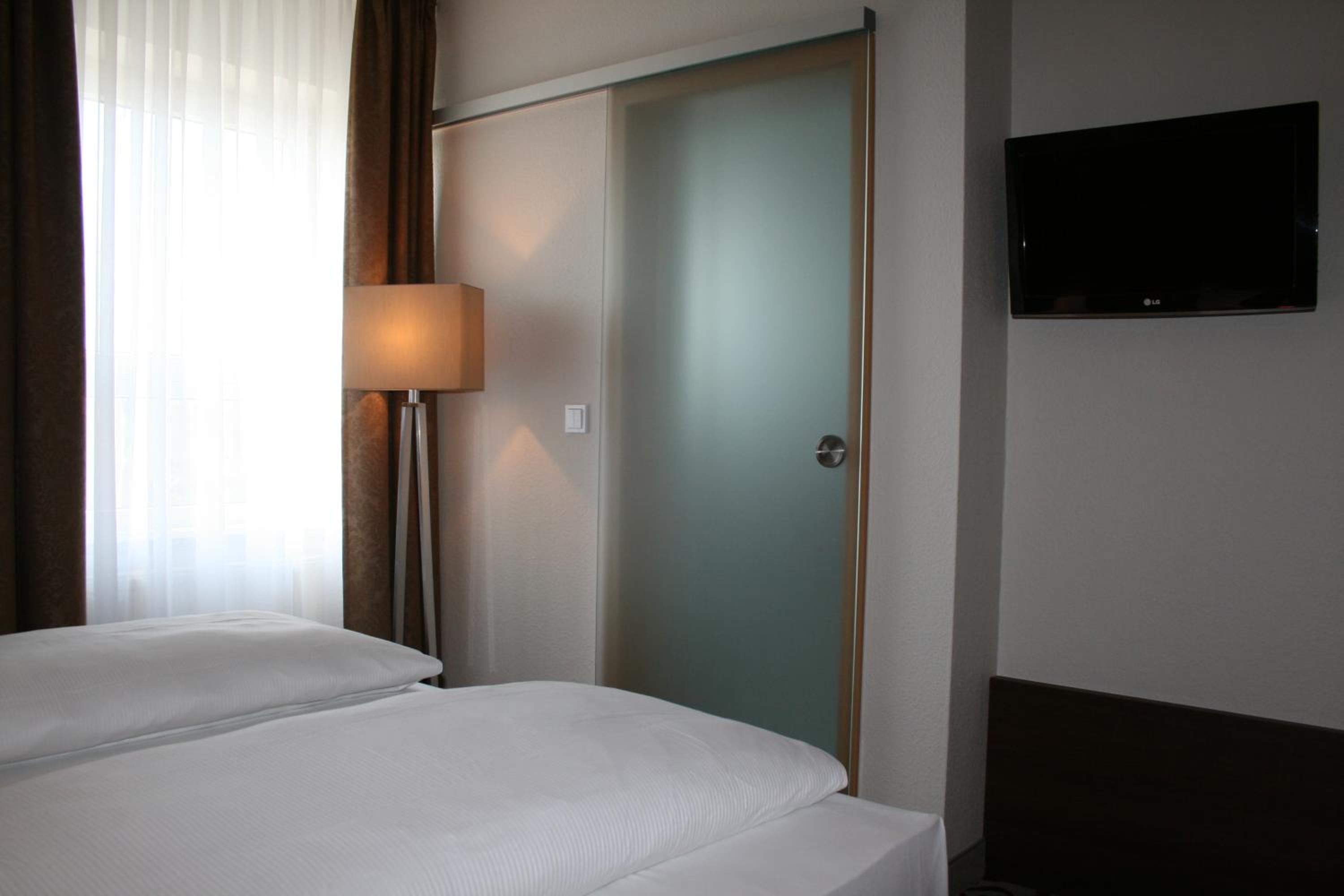 Business Double Room - Photo 10