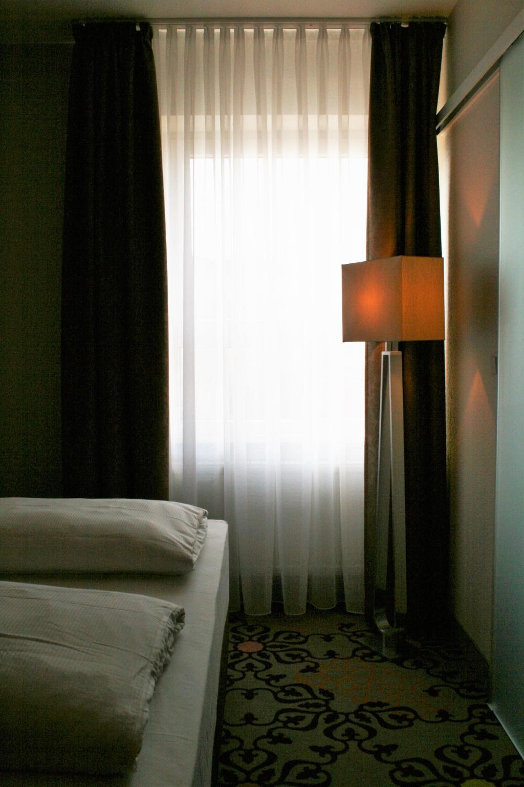 Business Double Room - Photo 6