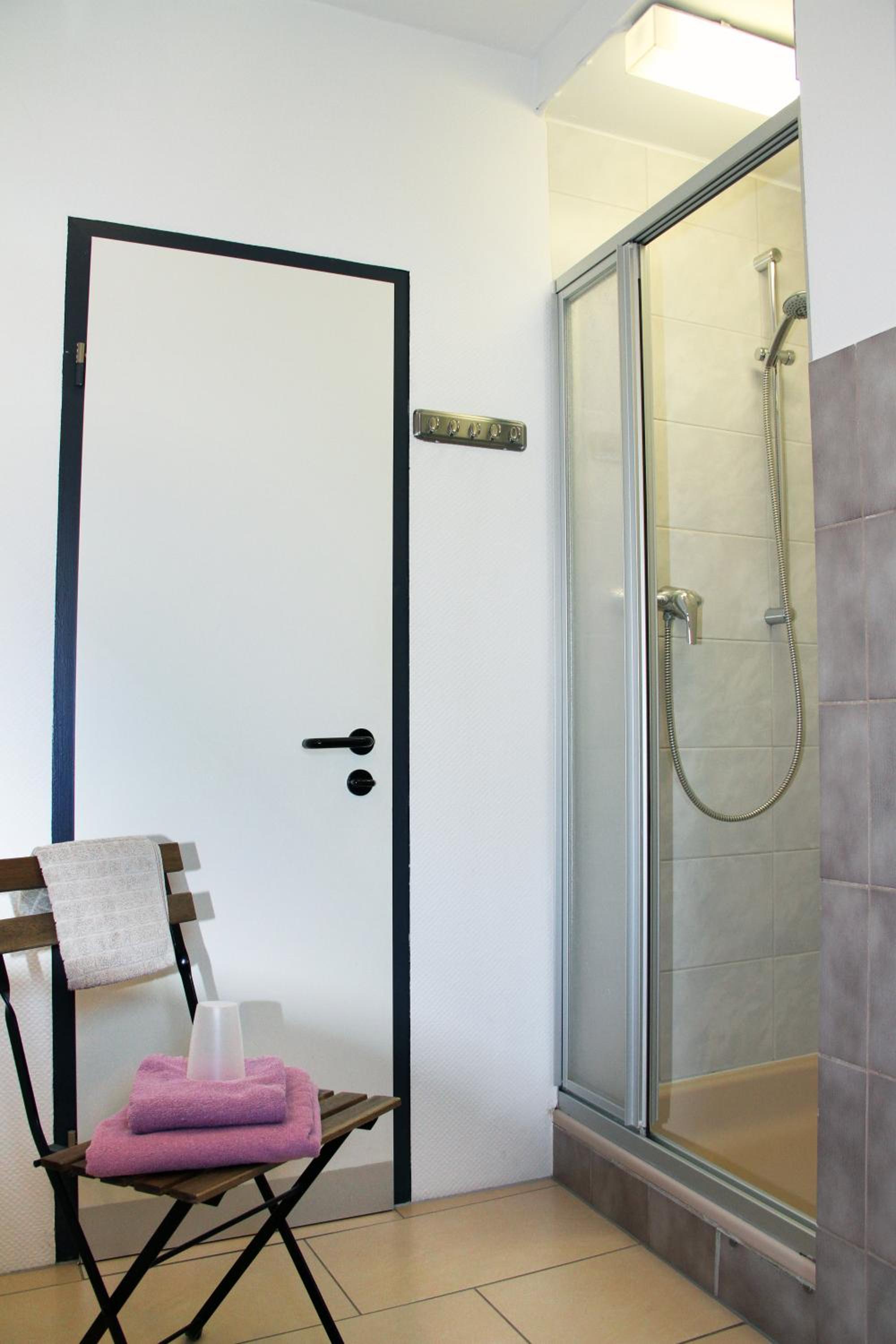 Single Room with Shared Bathroom photo 3