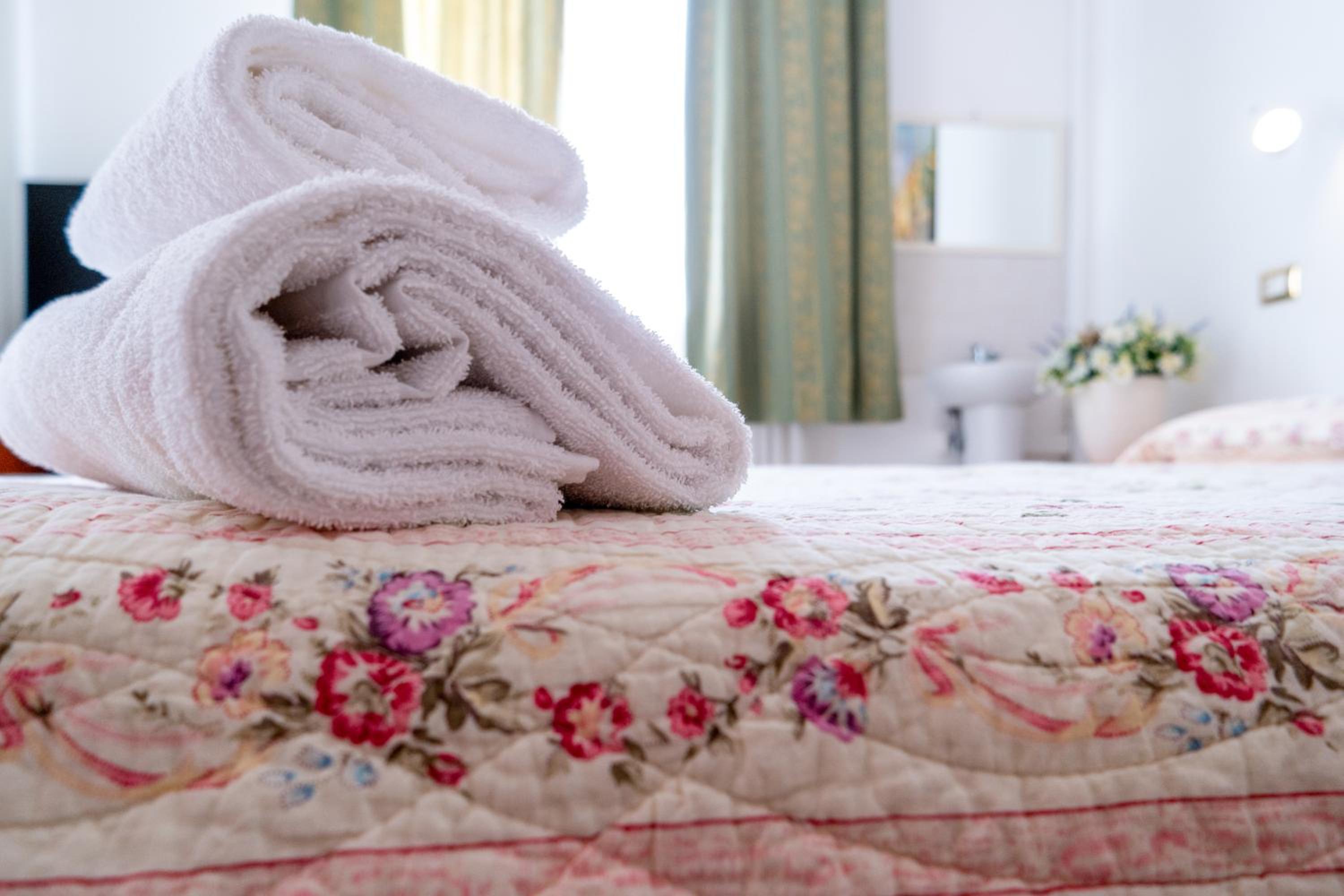 Single Room with Shared Bathroom photo 3