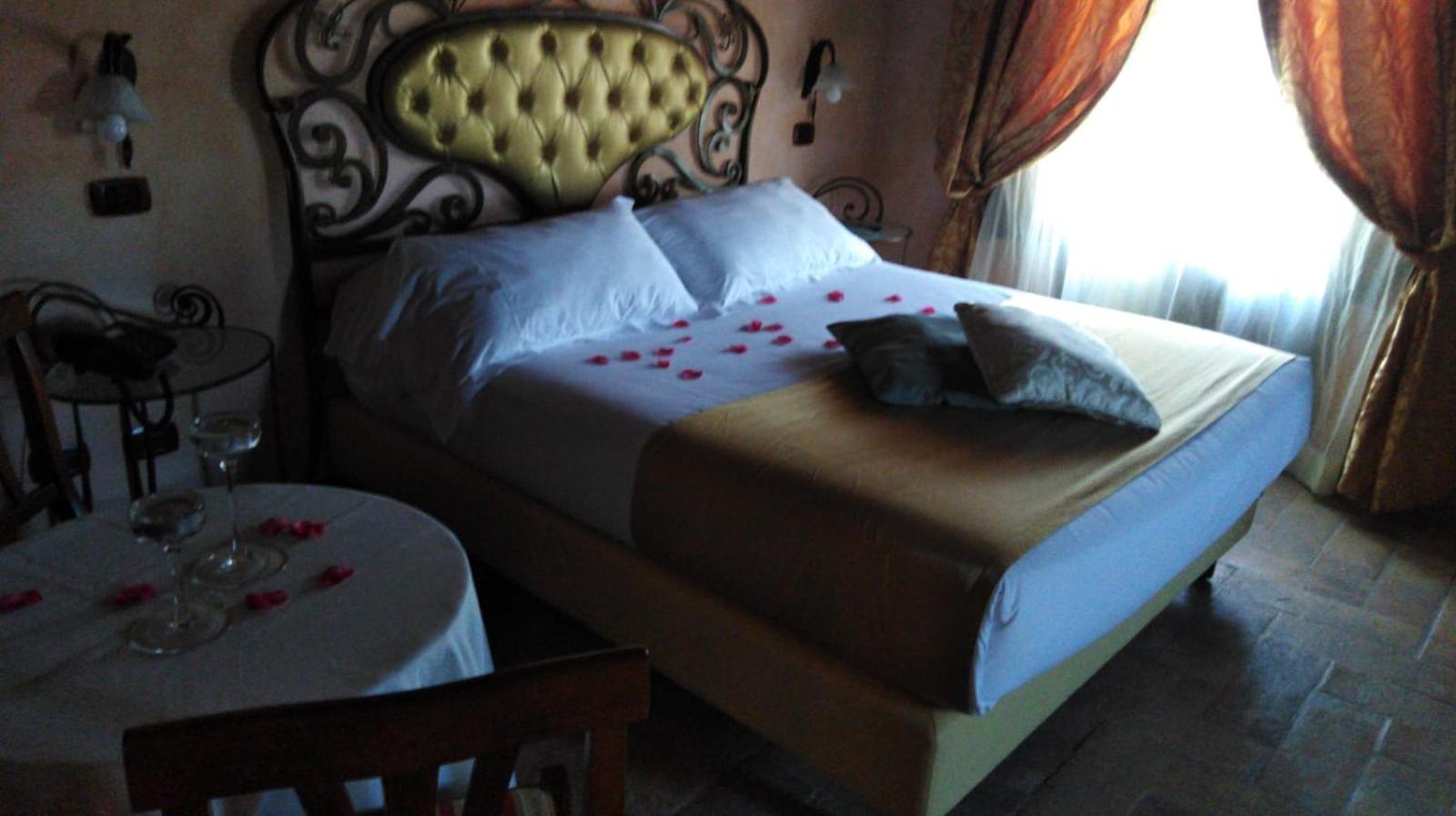 Standard Suite - Photo 2