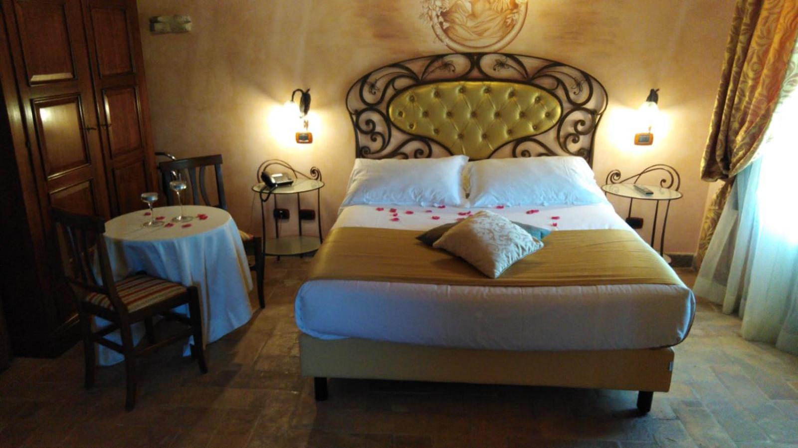 Standard Suite - Photo 5
