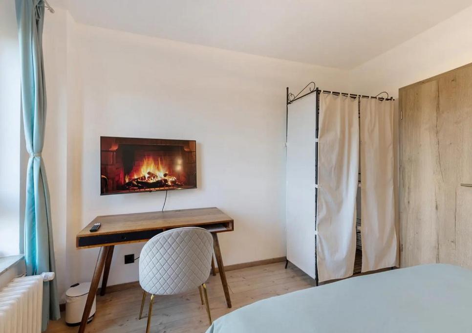 One-Bedroom Apartment with Balcony