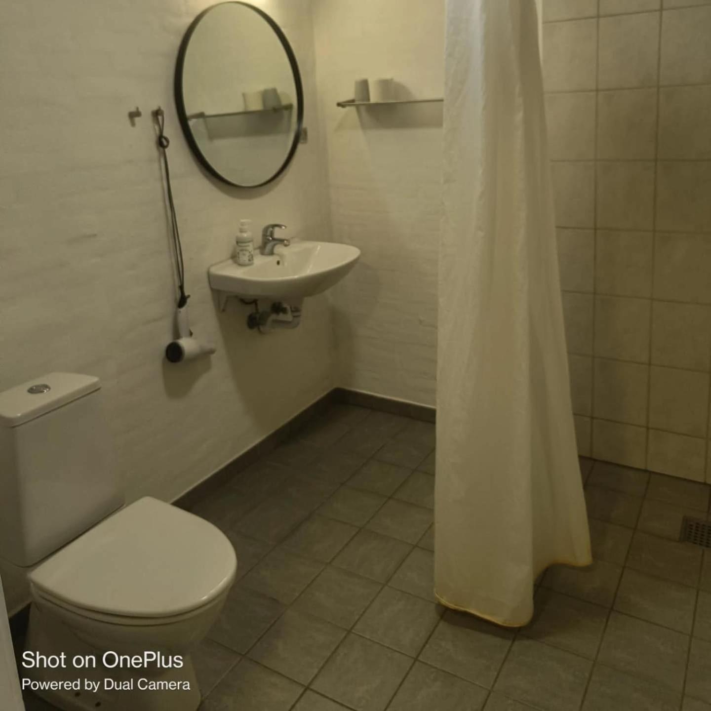 Double or Twin Room with Private Bathroom photo 3
