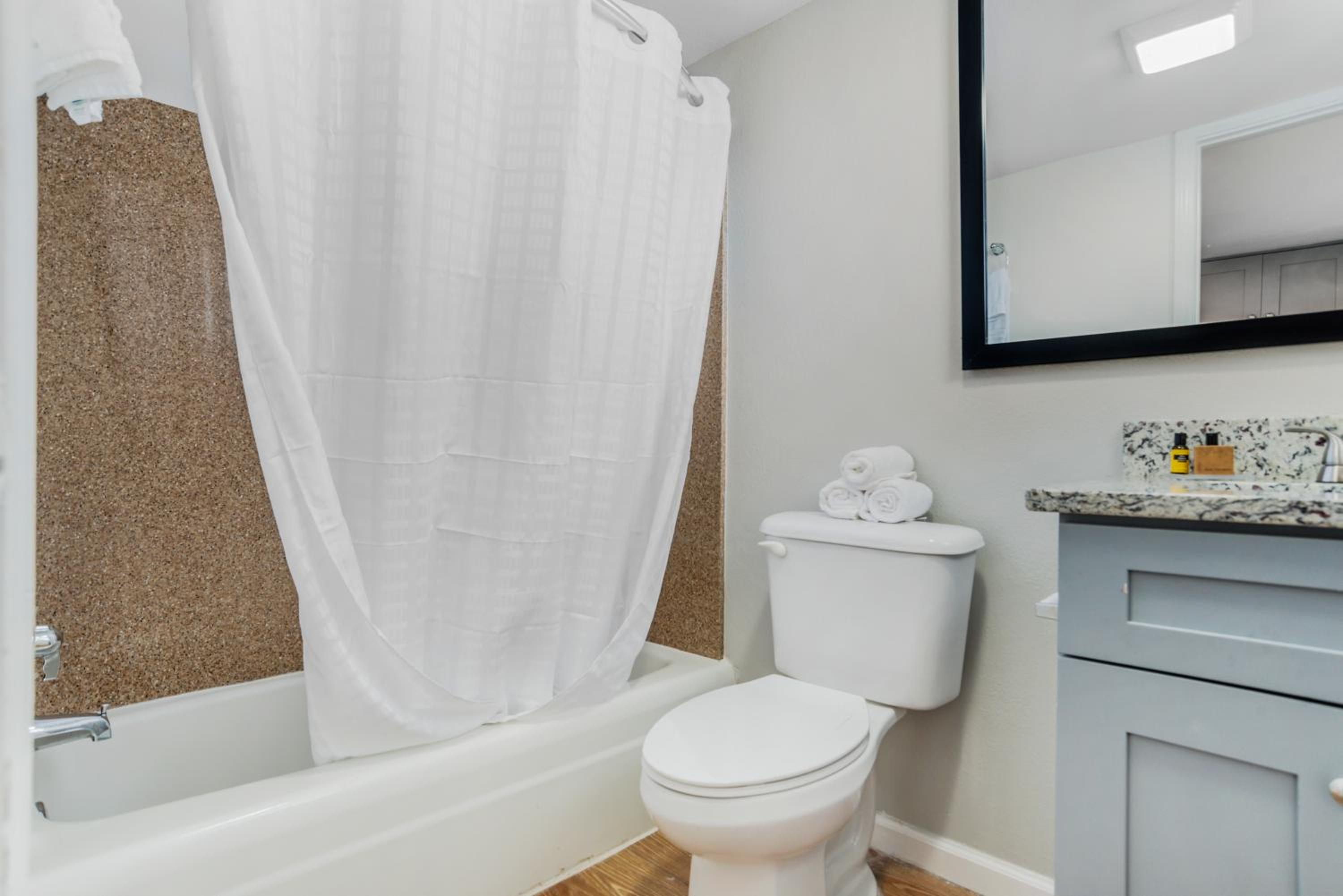 Beachfront Classic Room - Queen/Queen with Kitchen