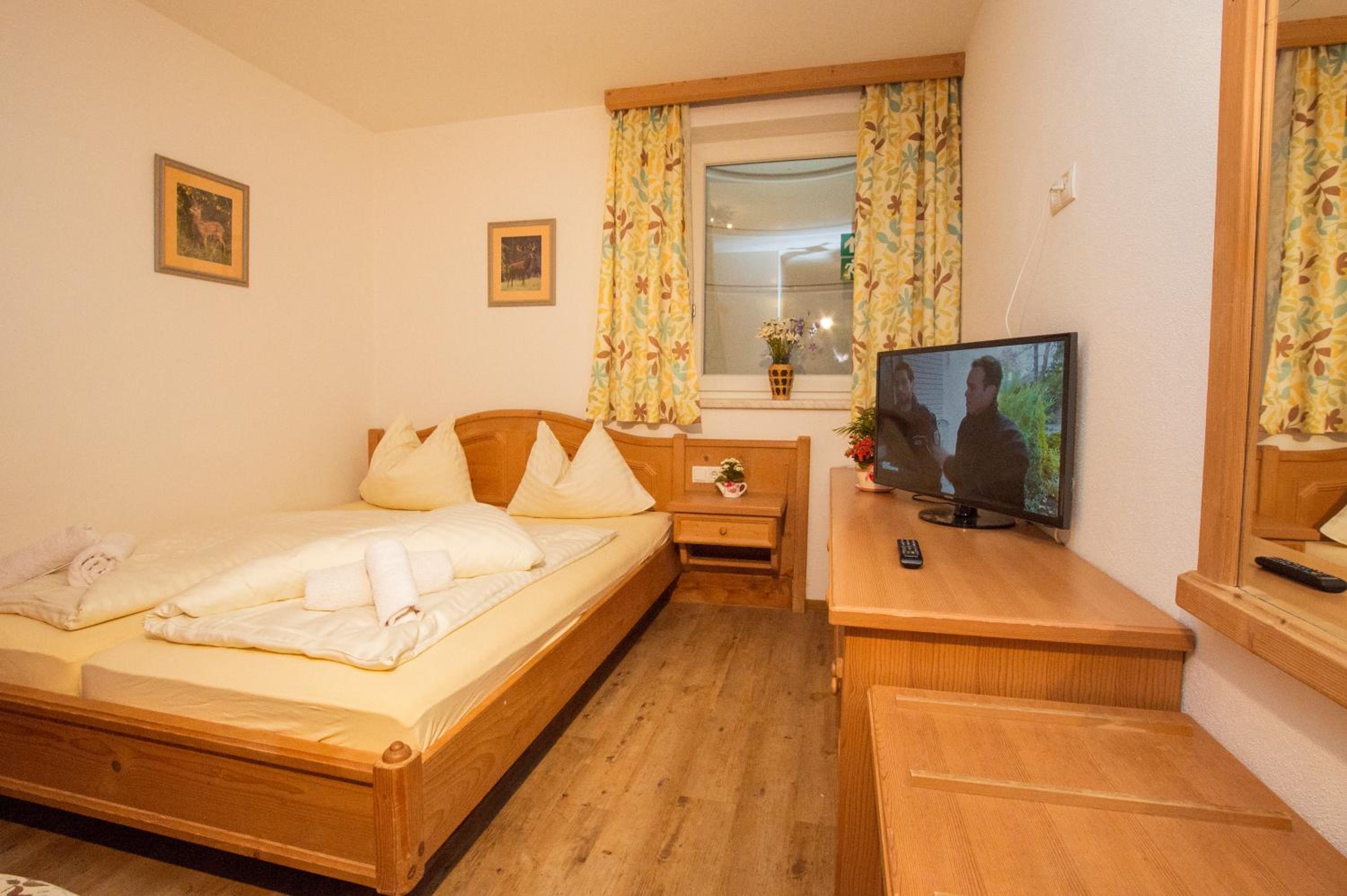 Standard Double Room - Photo 2