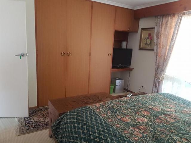 Deluxe King Suite photo 3