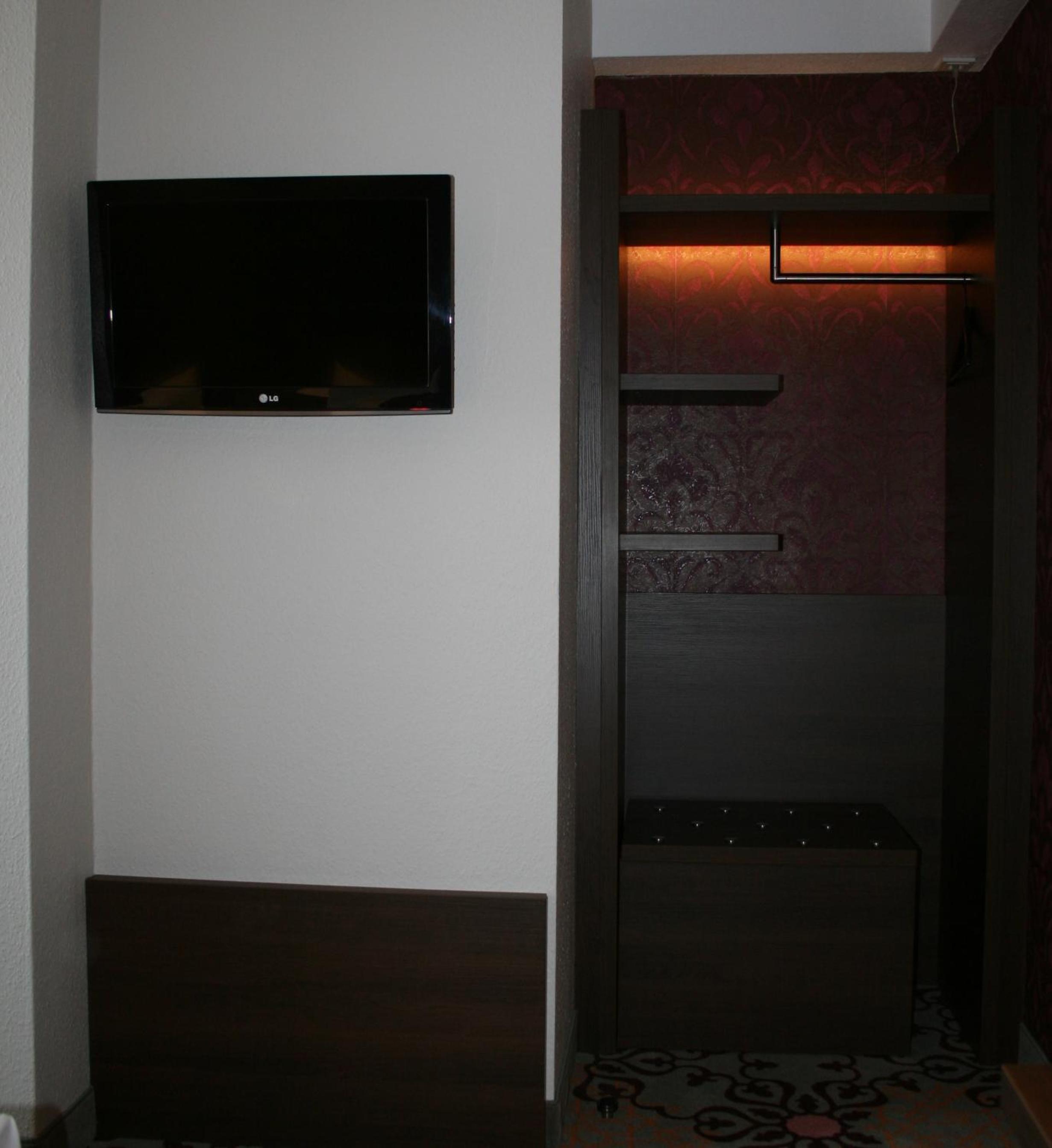 Business Double Room - Photo 9