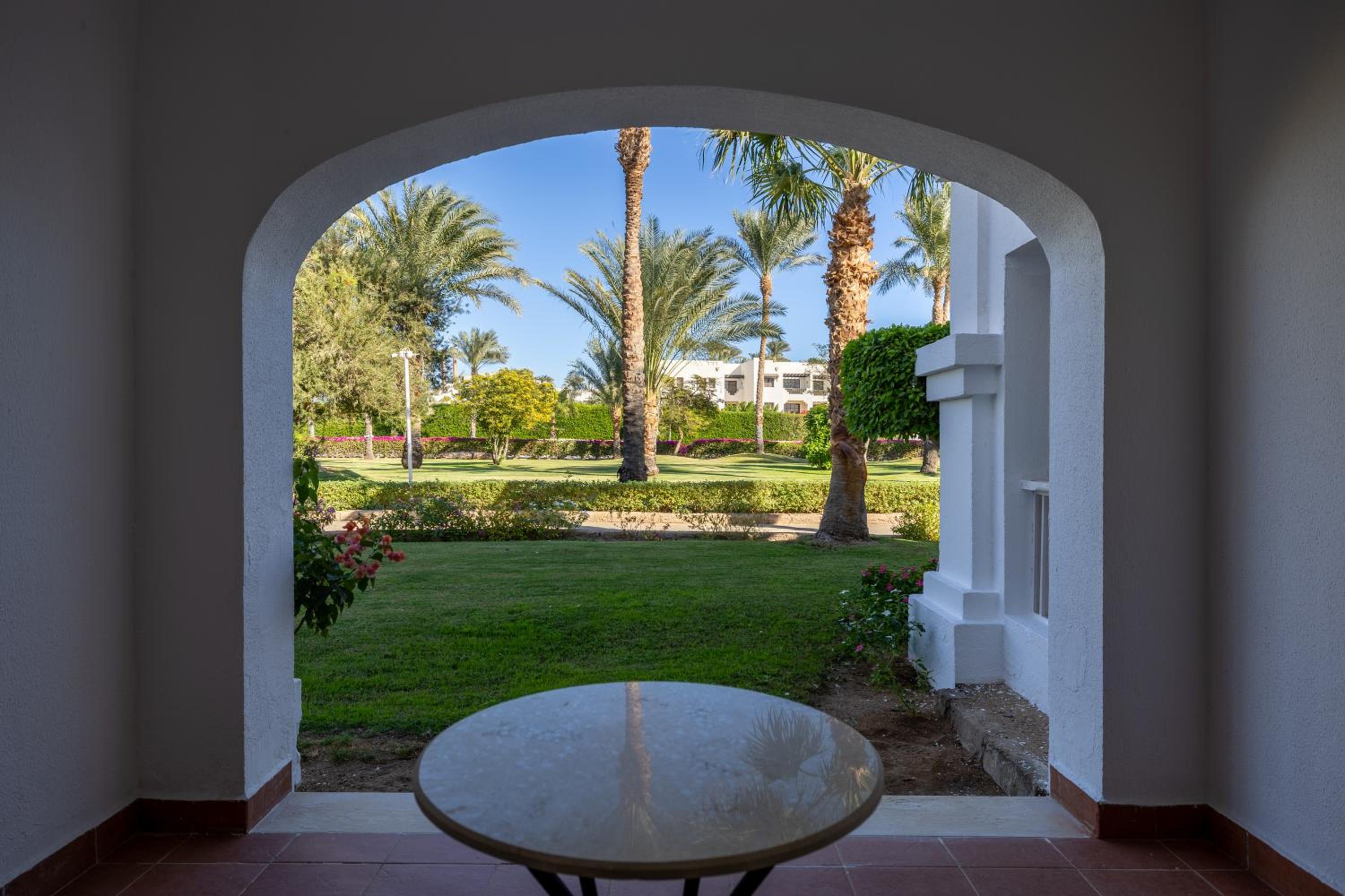 King Room with Garden View - Non-Smoking