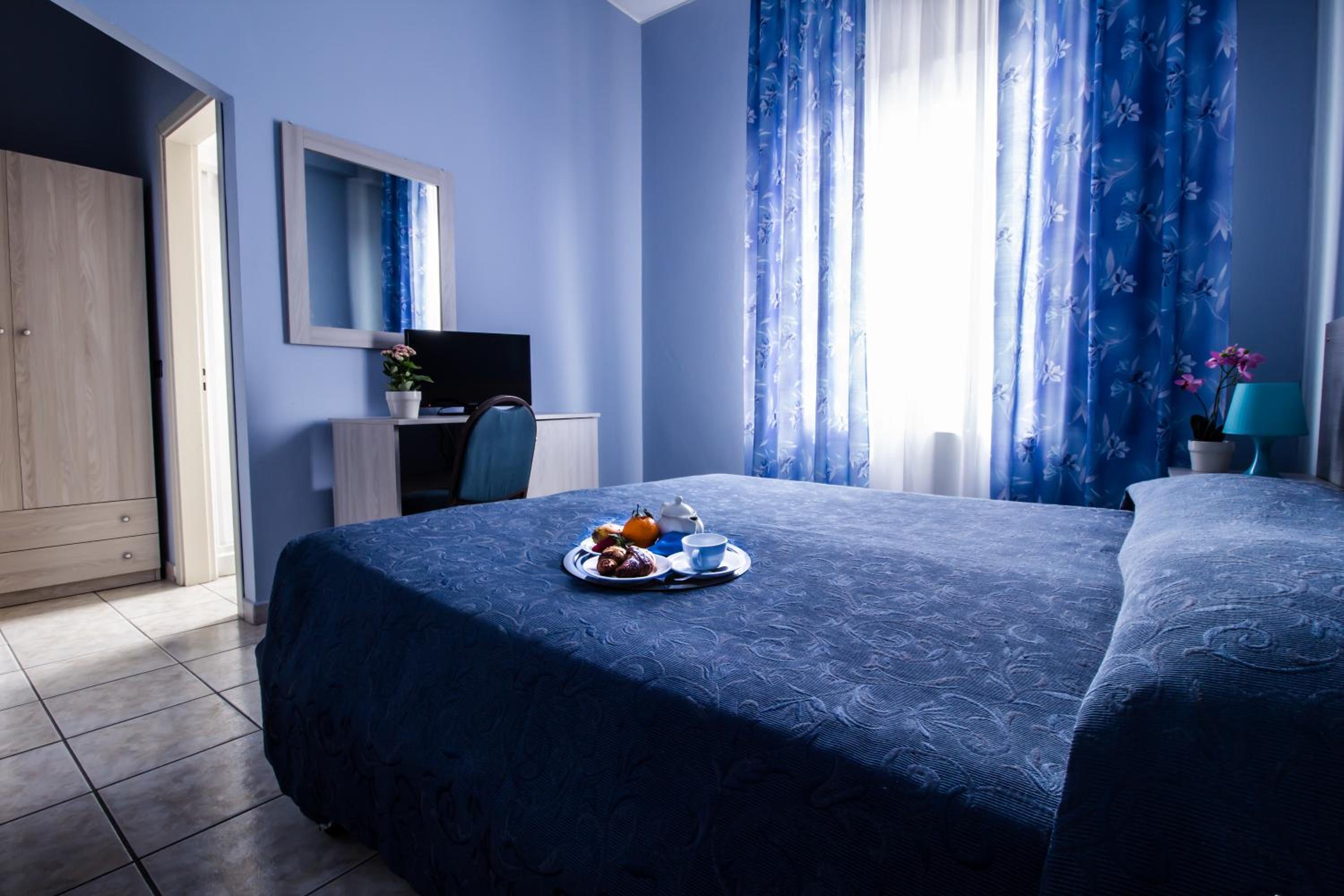 Double or Twin Room - Photo 3