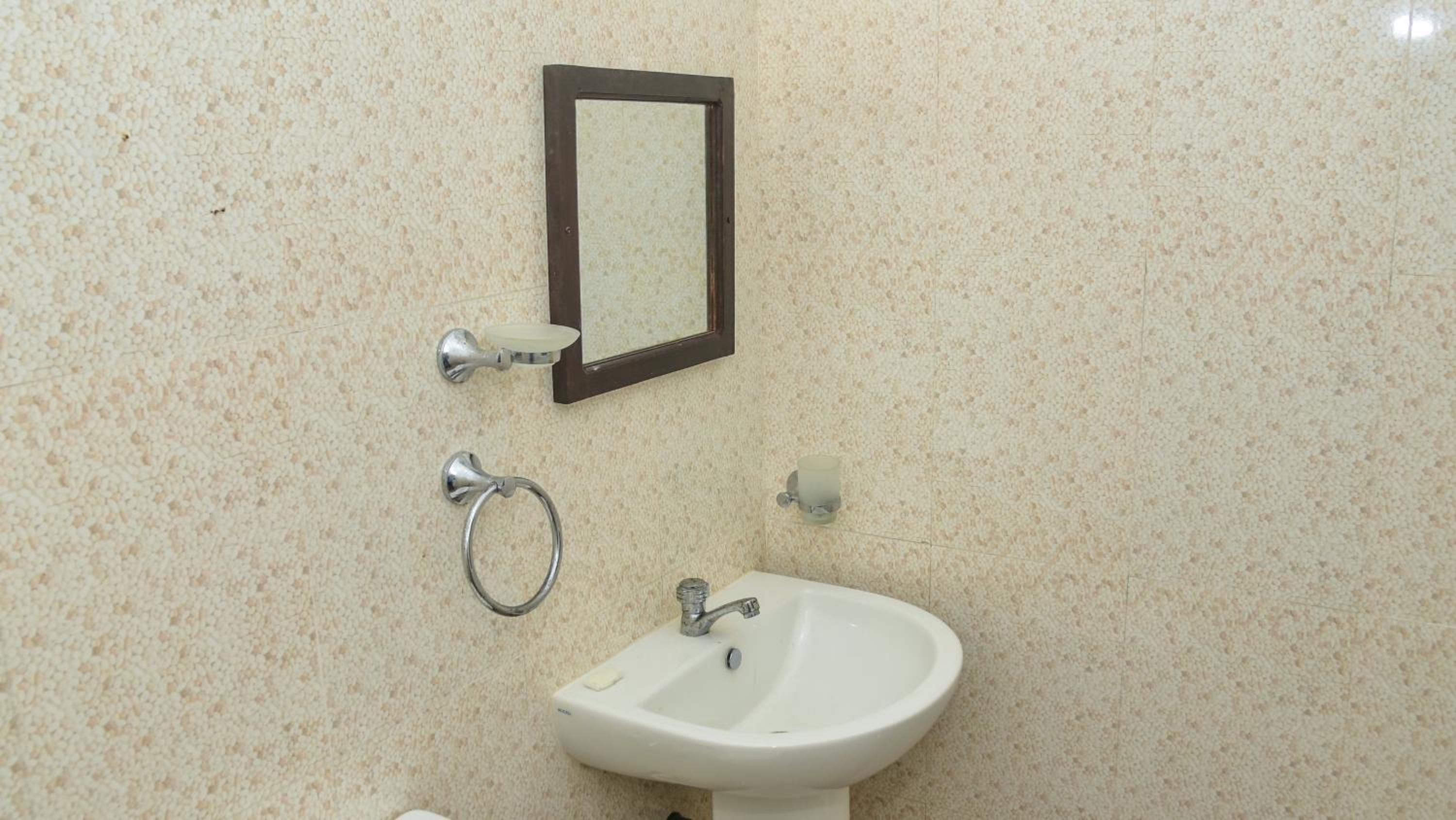 Budget Double Room photo 3
