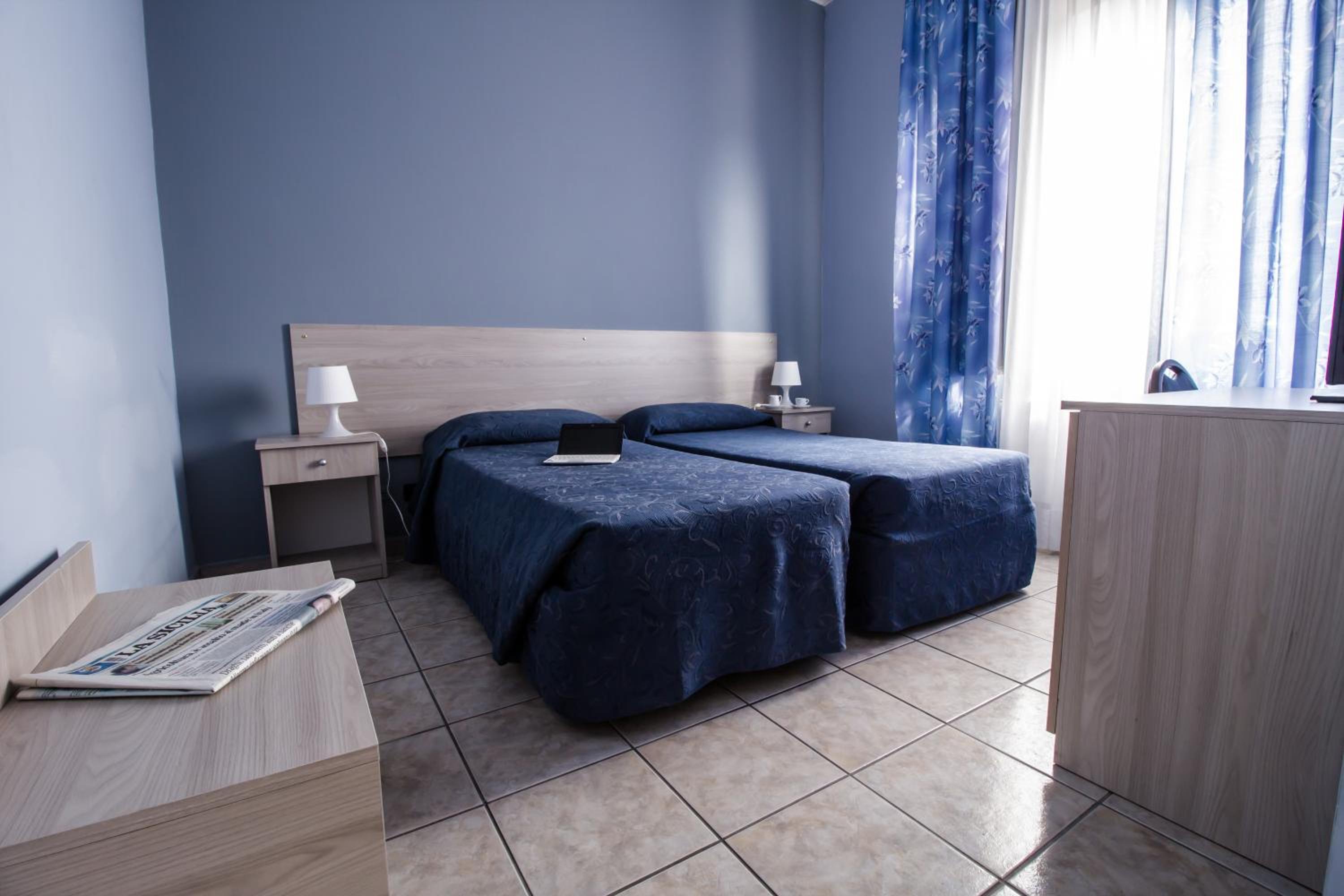 Double or Twin Room - Photo 5