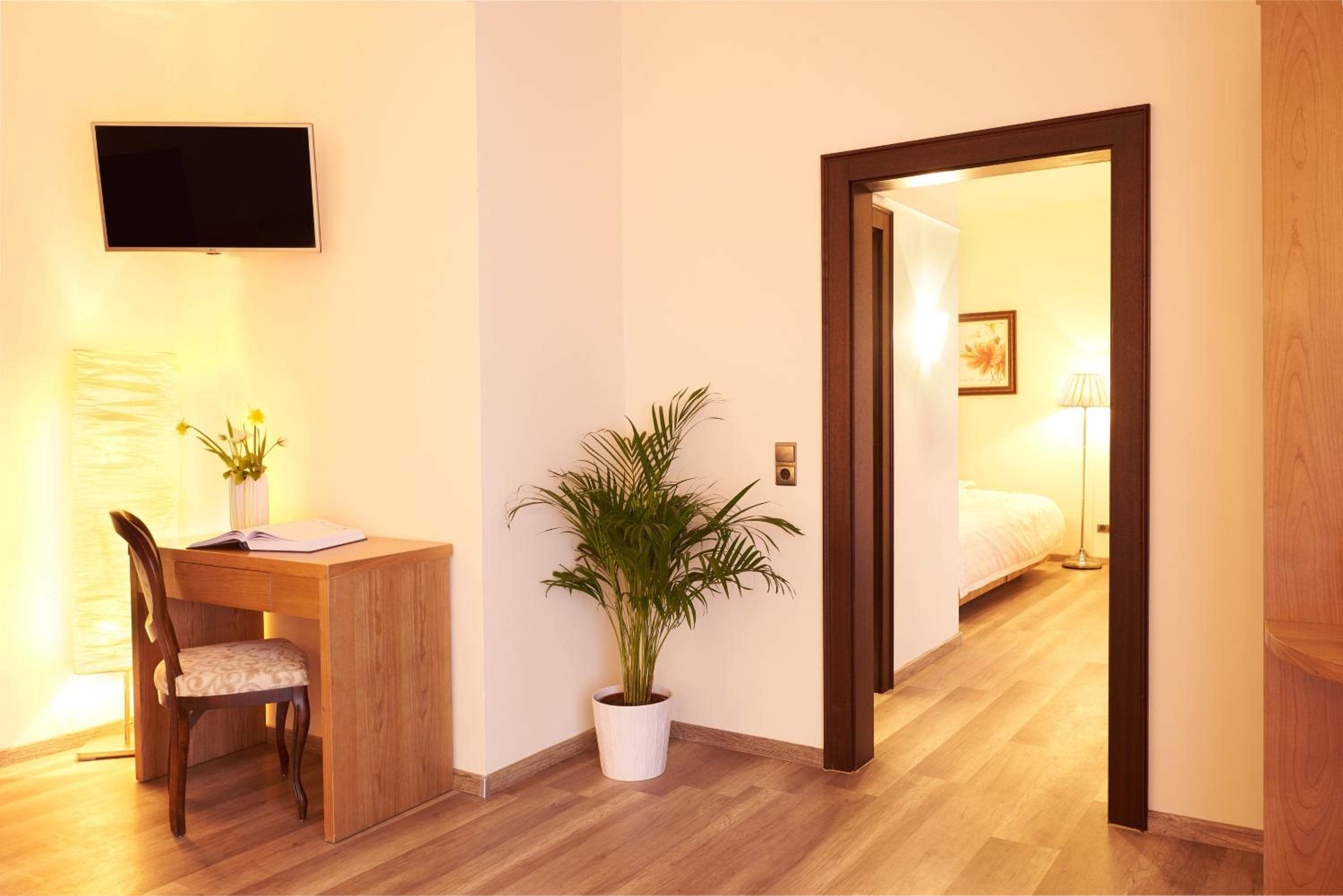 Family Room with Balcony photo 2