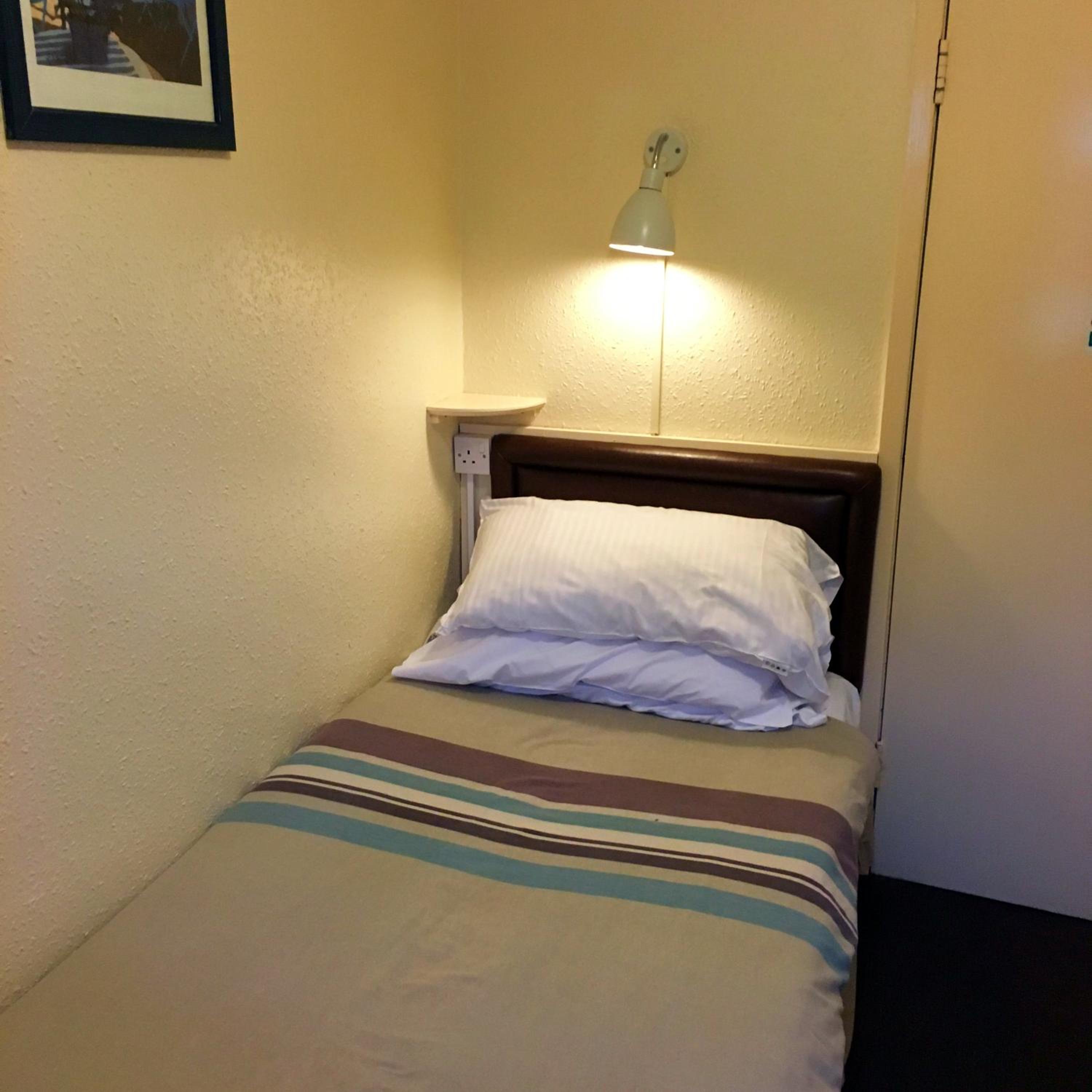 Standard Single Room with Shared Bathroom photo 3