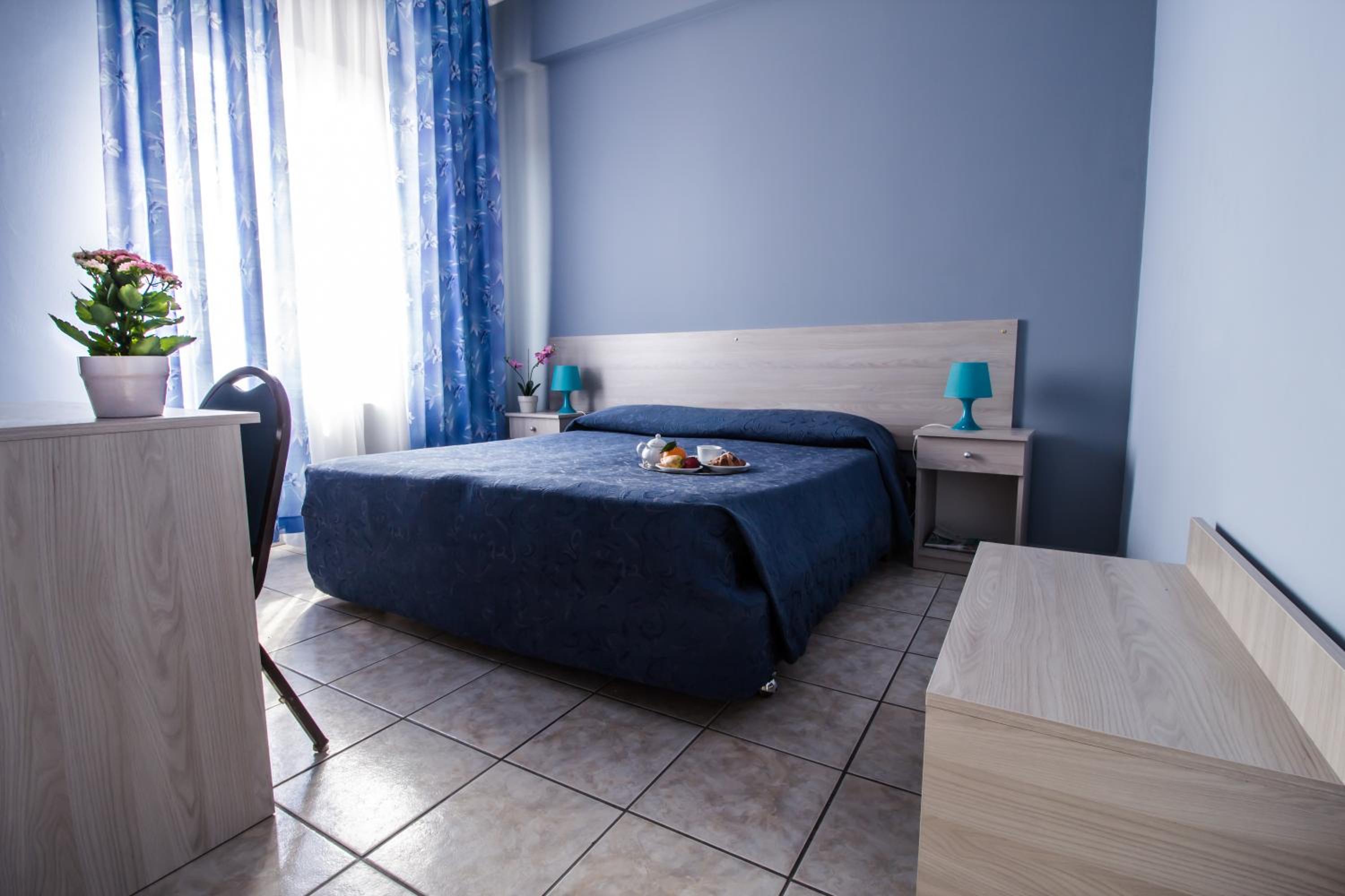 Double or Twin Room - Photo 2