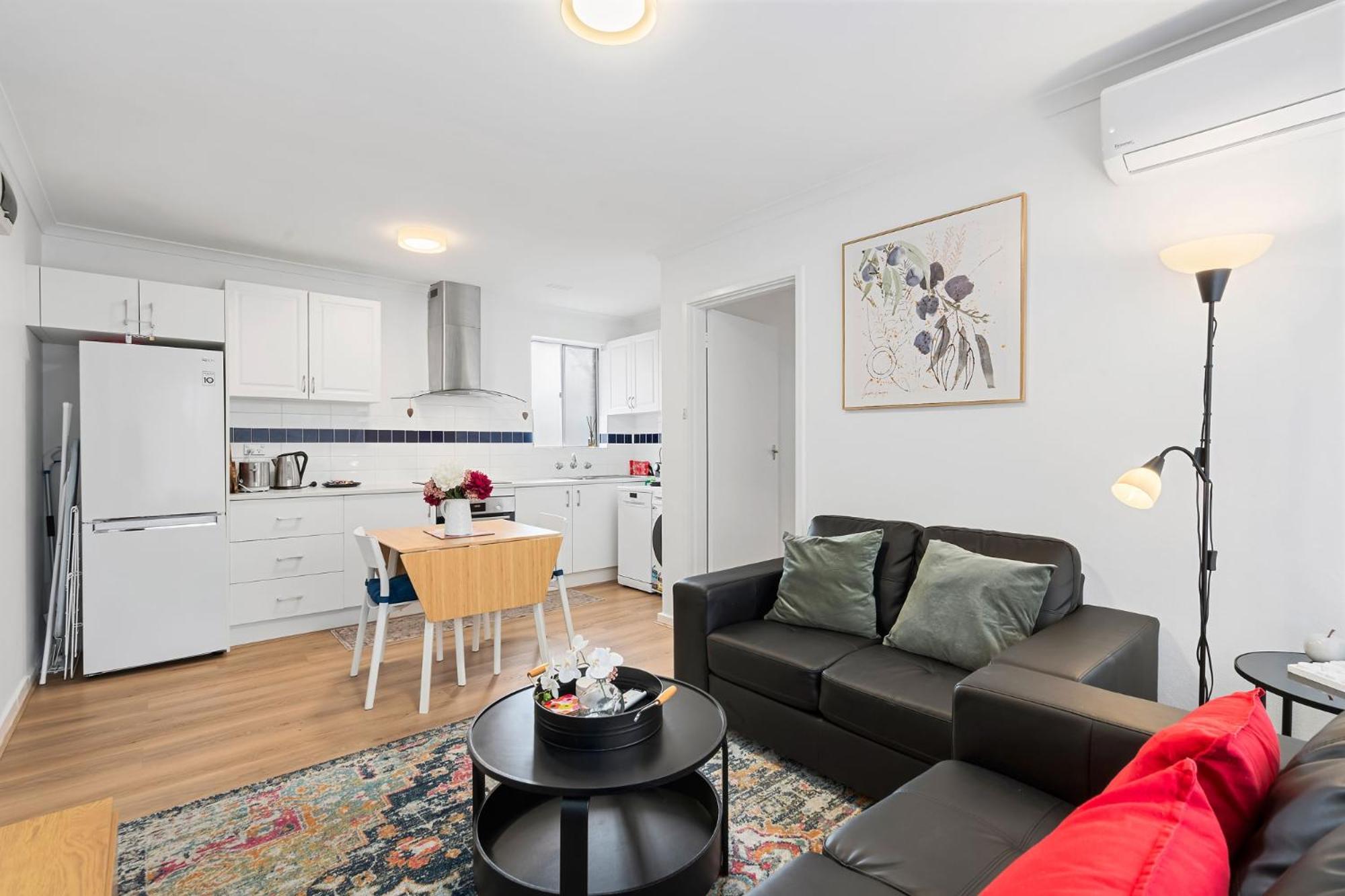 Apartment photo 2