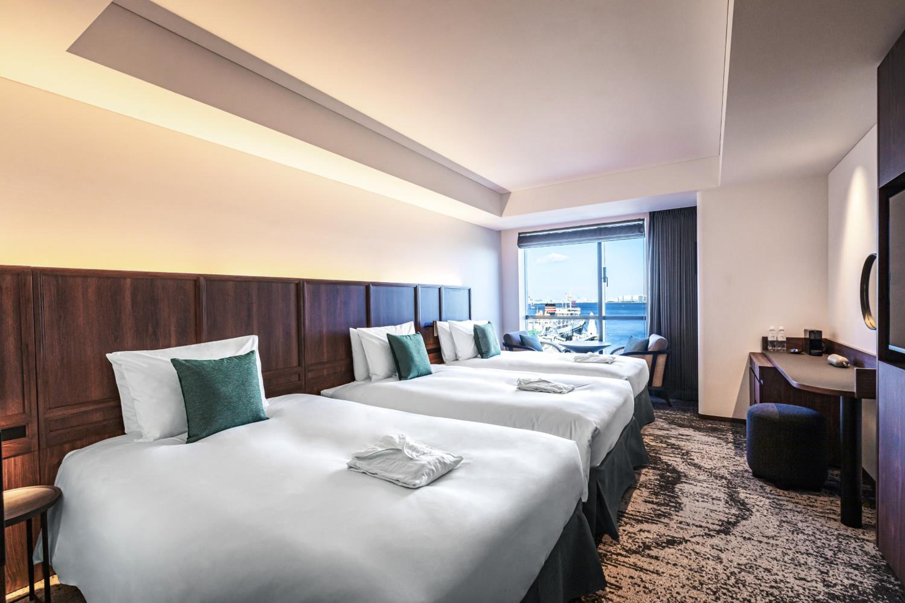 Deluxe Triple Room - High Floor - Non-Smoking photo 3