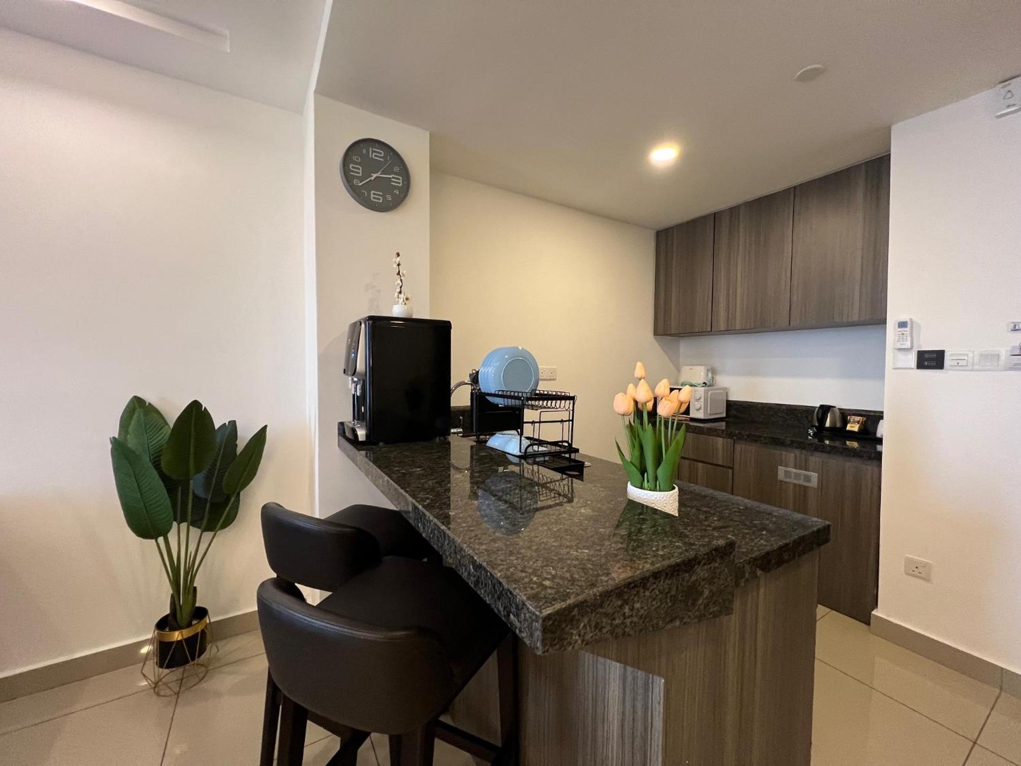One-Bedroom Apartment with Balcony - Photo 3