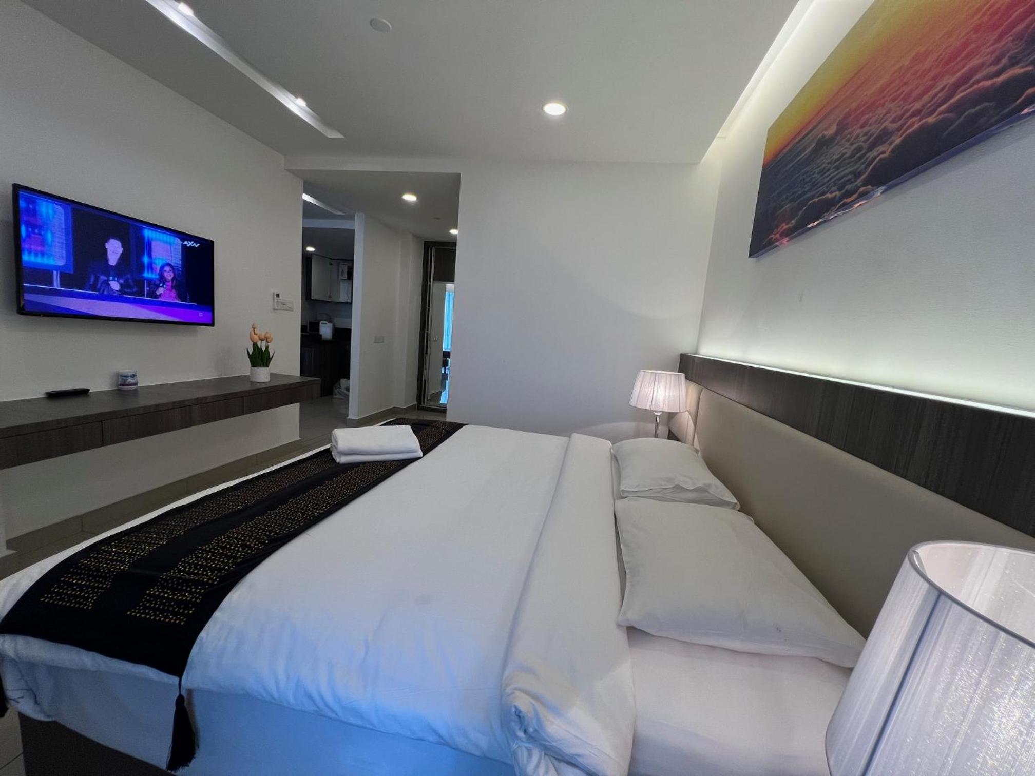 One-Bedroom Apartment with Balcony - Photo 6