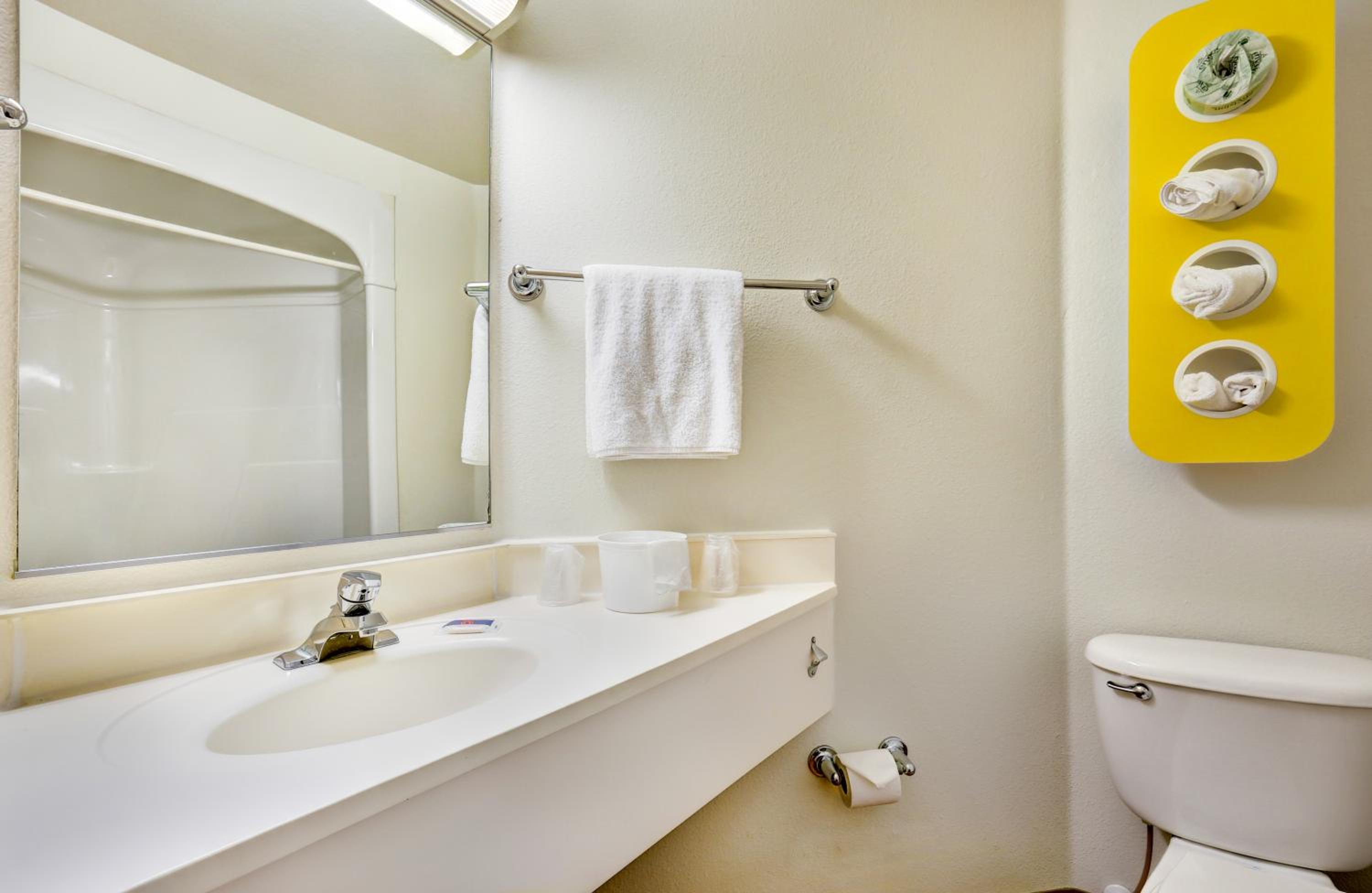 Single Room - Disability Access - Non-Smoking photo 3