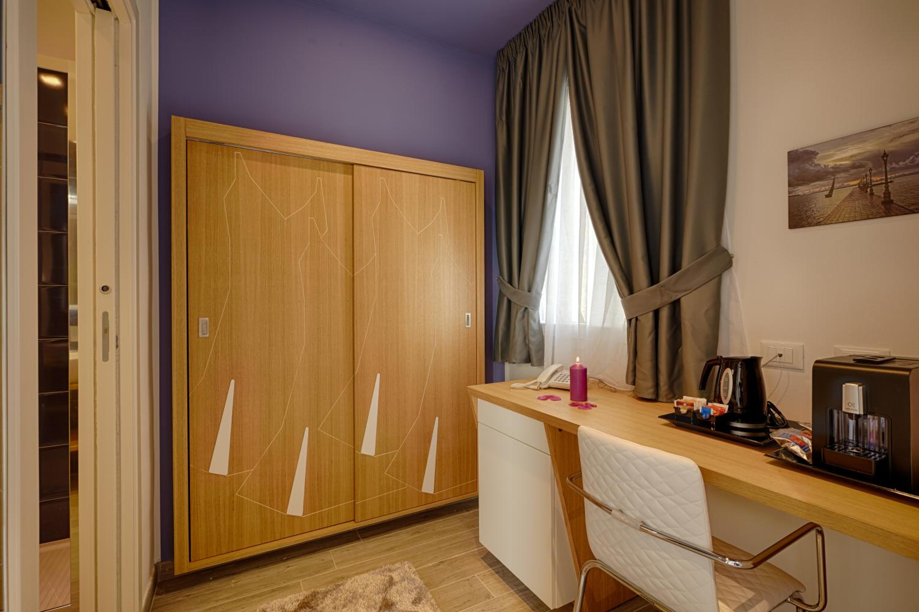 Single Room photo 2