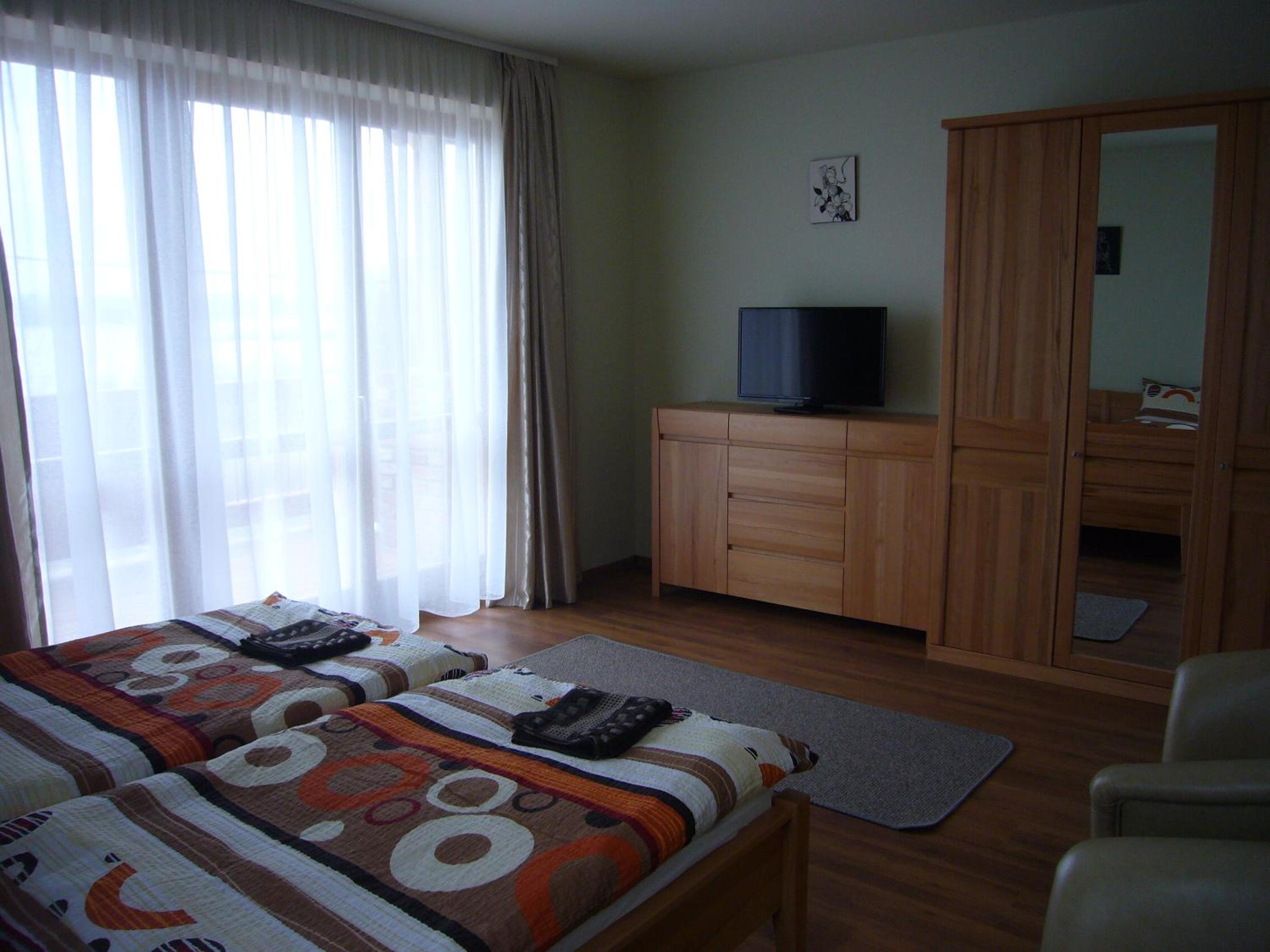 Apartment with Lake View - Photo 6