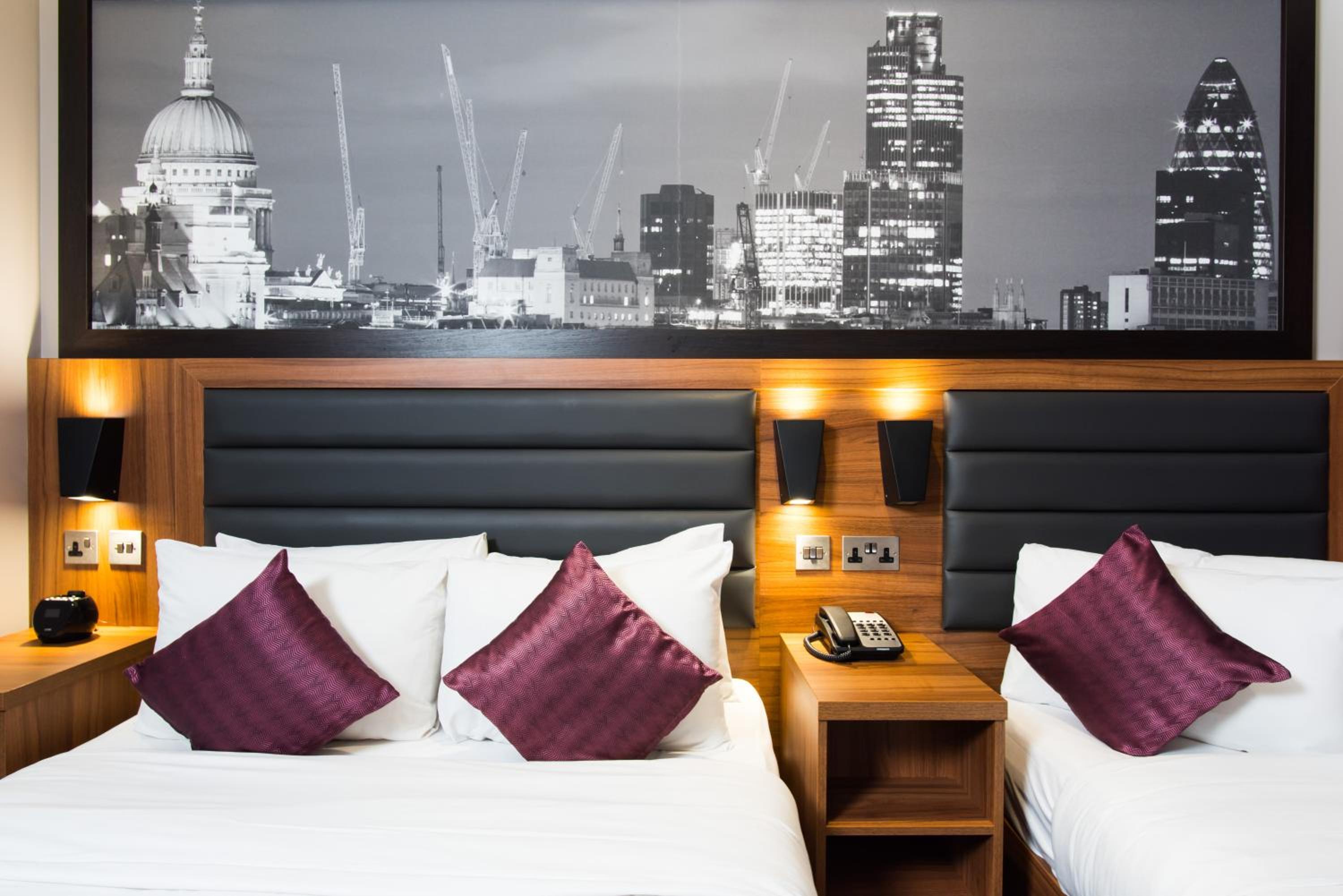 Classic Triple Room, with en suite photo 1