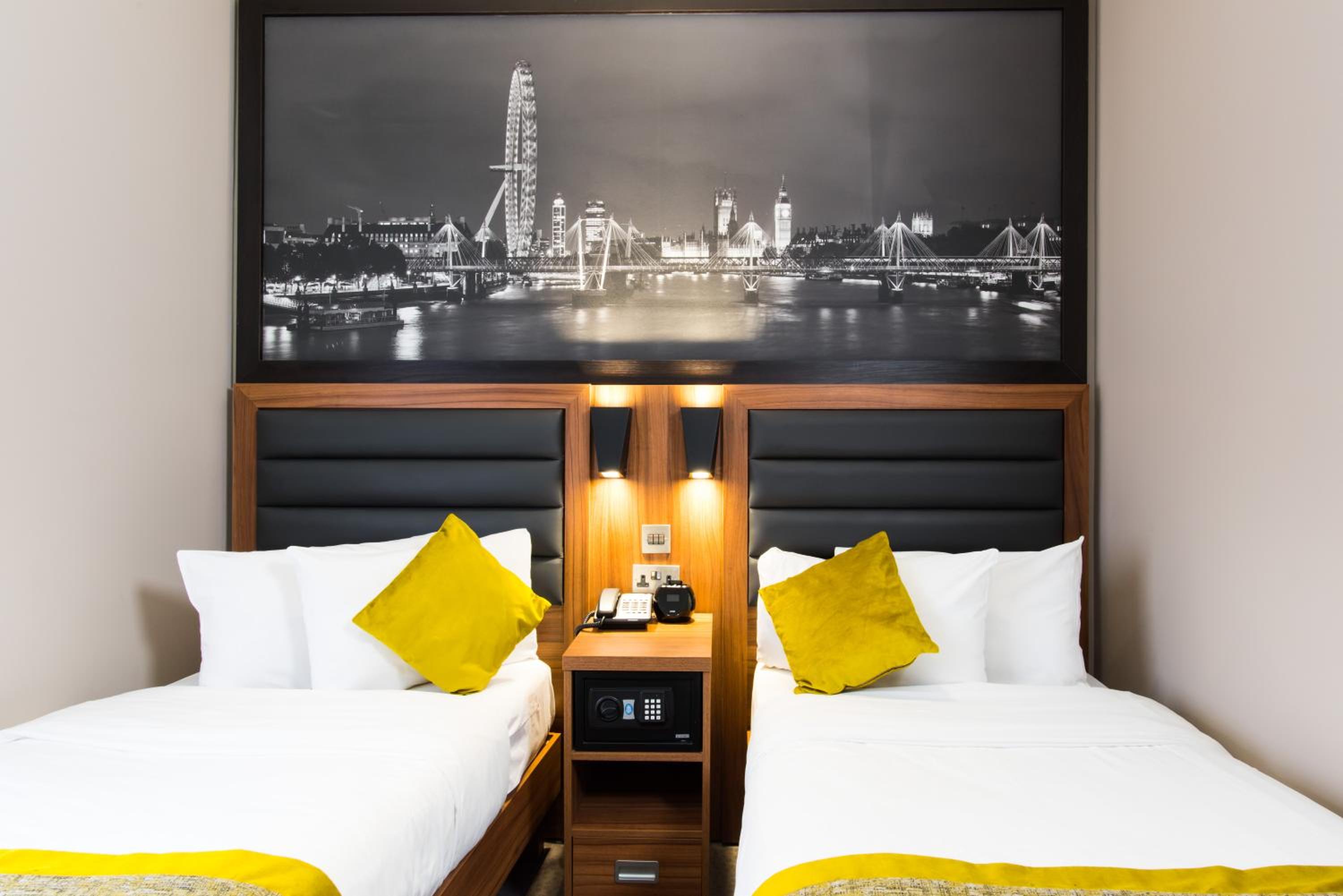 Deluxe Twin Room, with en suite photo 1