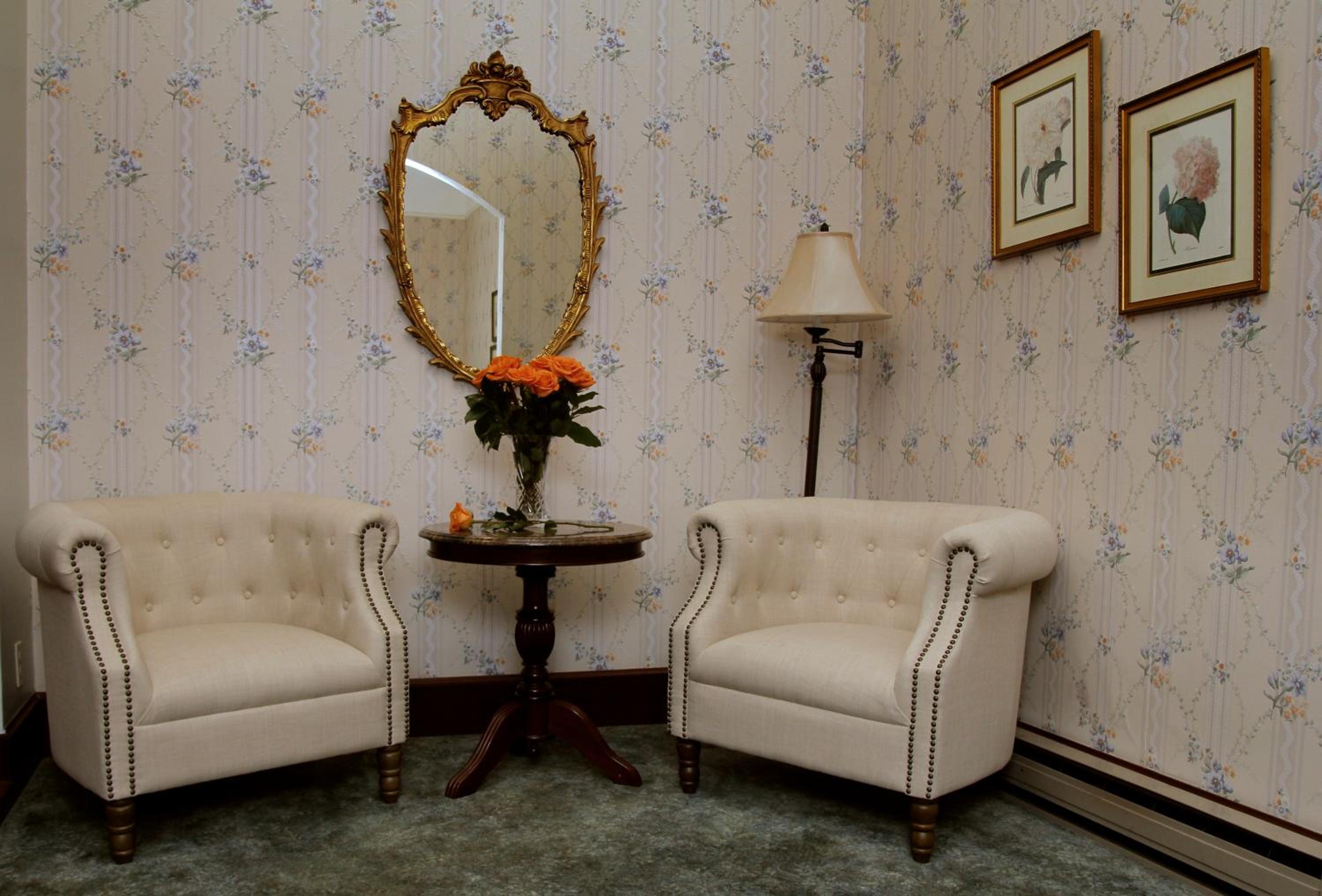 Queen Room with Two Queen Beds photo 2