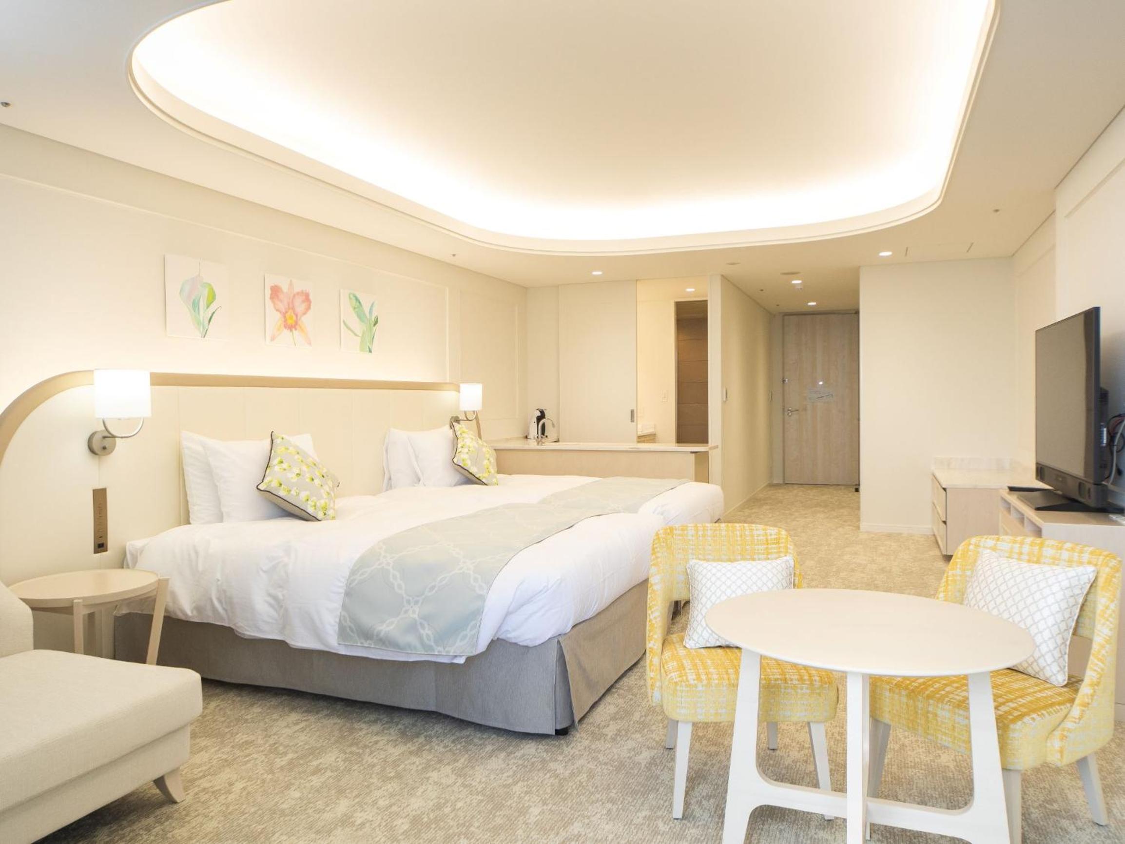 Deluxe Triple Room with Sea View - Photo 4