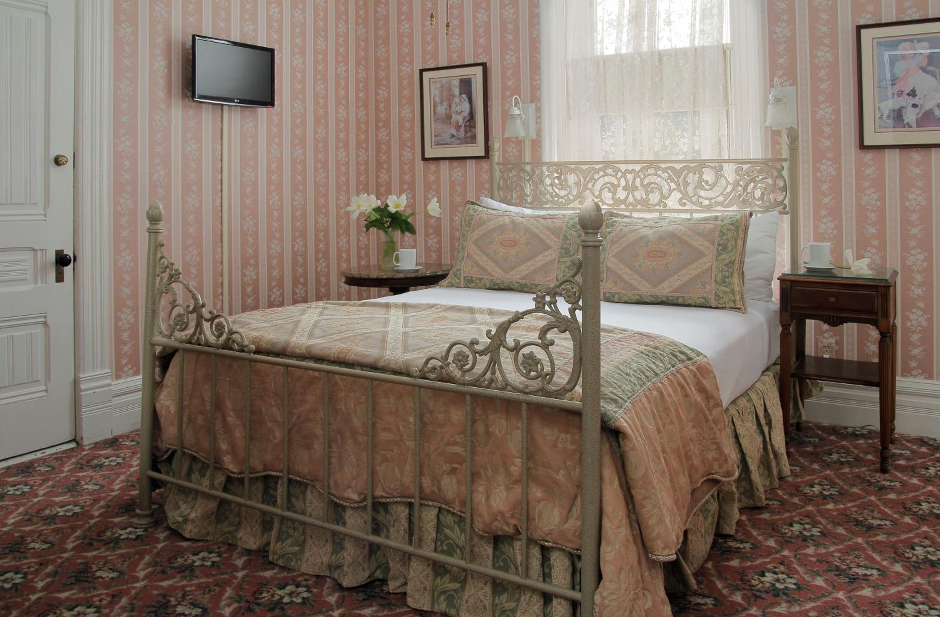 Queen Room photo 3
