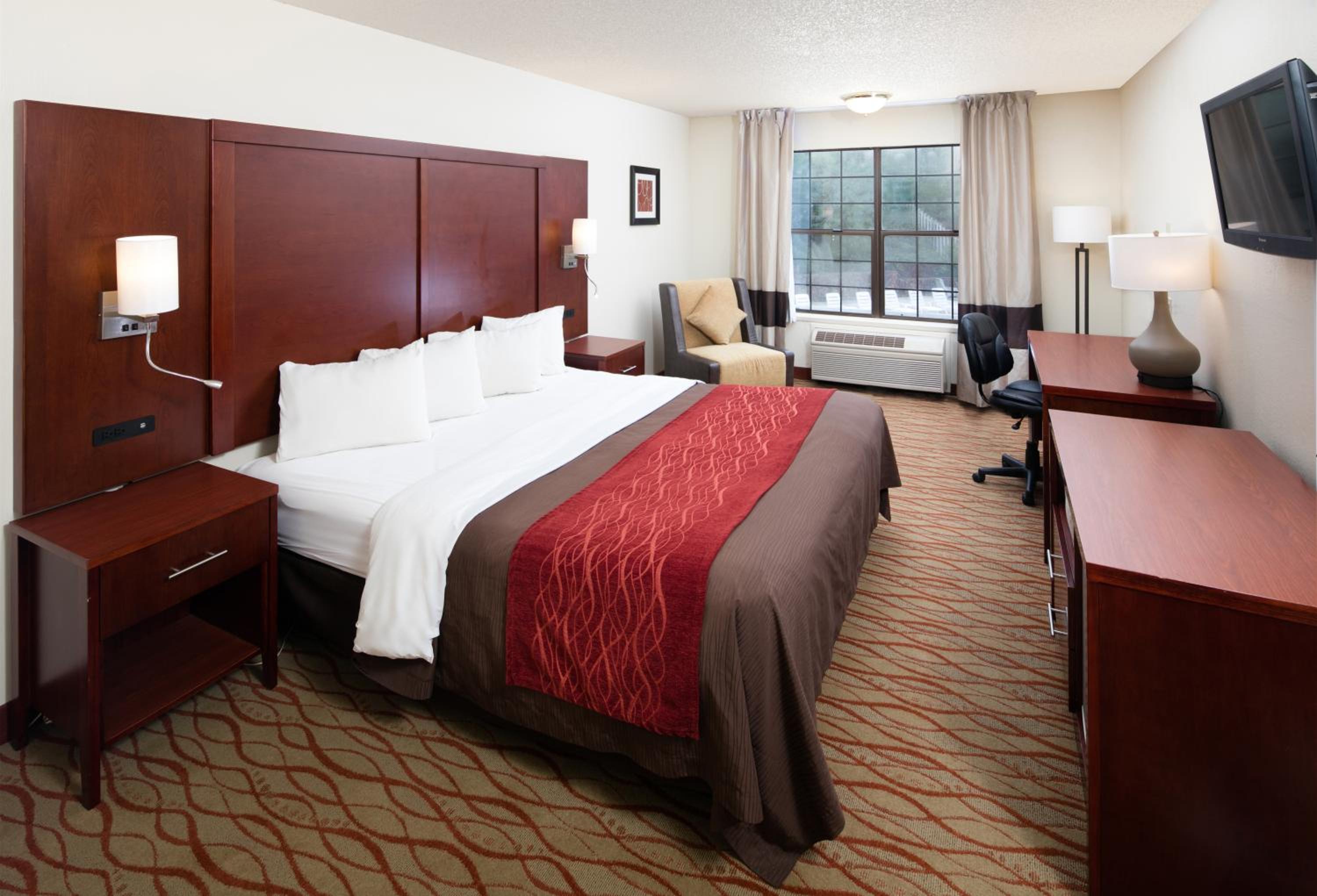 King Room - Non-Smoking - Photo 4