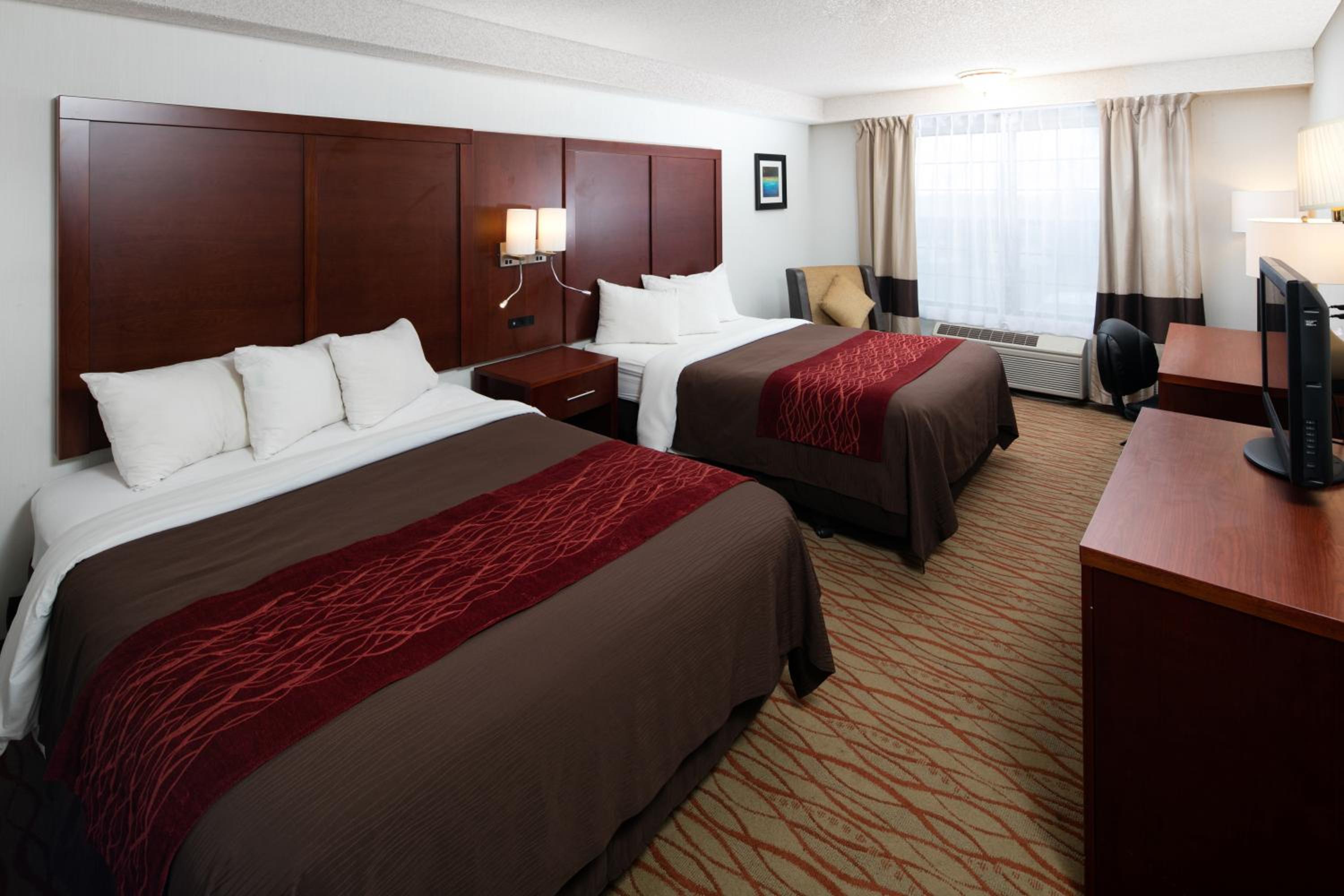 Queen Room with Two Queen Beds - Non-Smoking - Photo 1