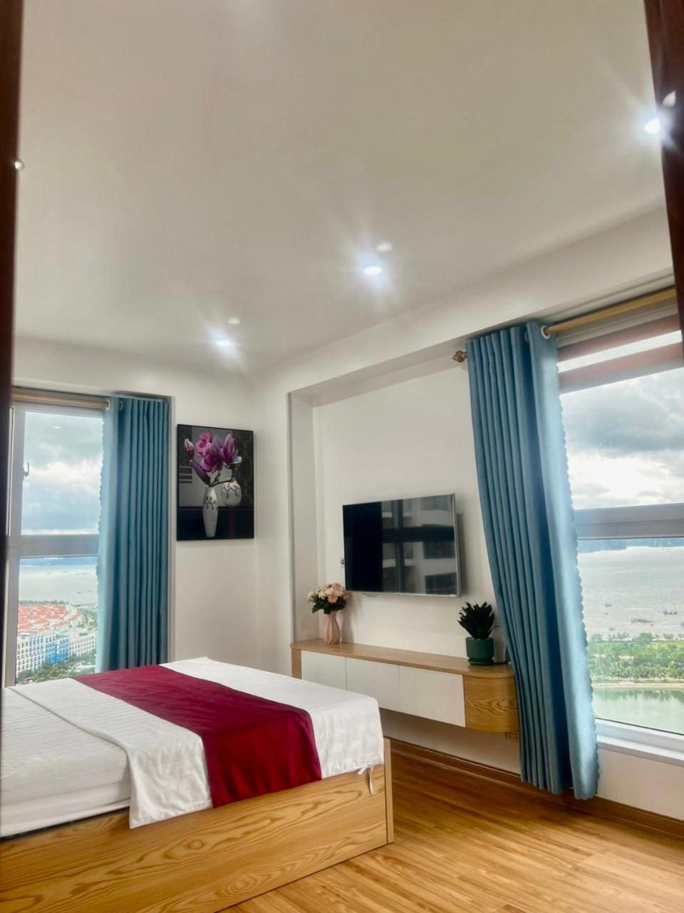 Three-Bedroom Apartment - Oceanfront photo 1