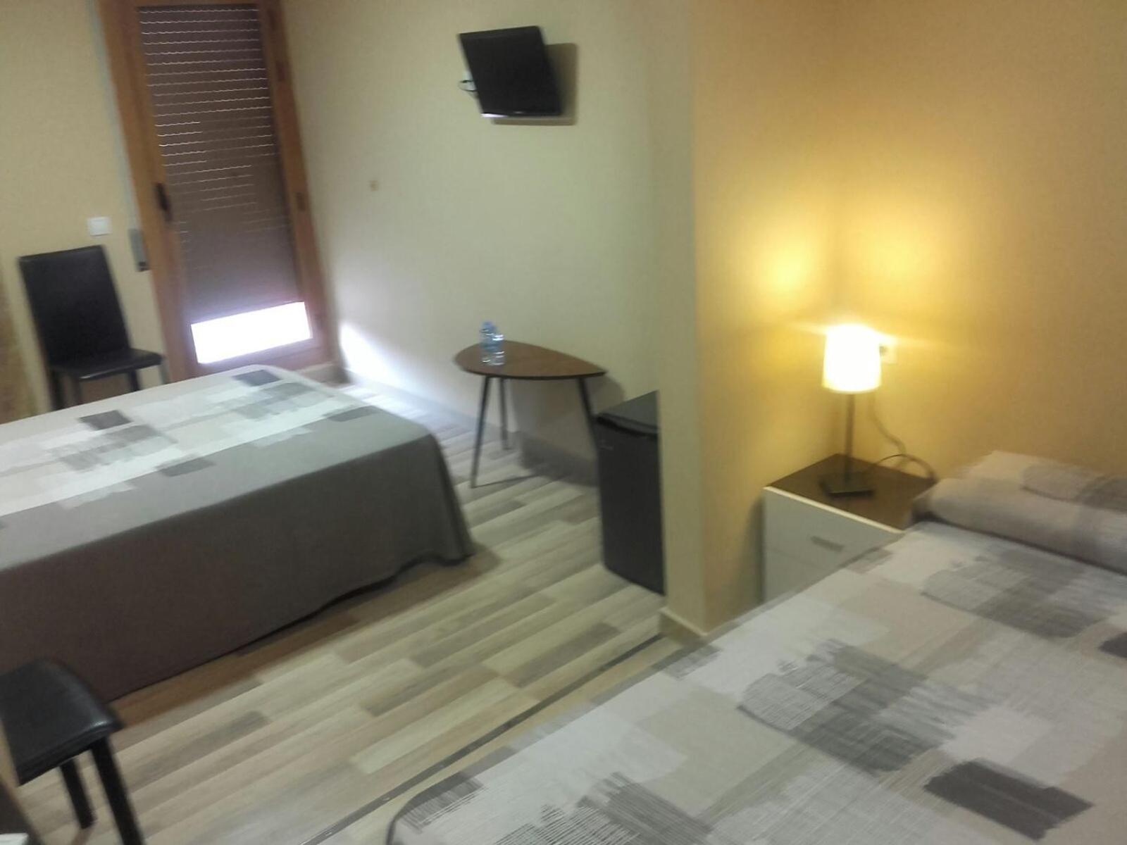 Triple Room with Private Bathroom - Photo 5