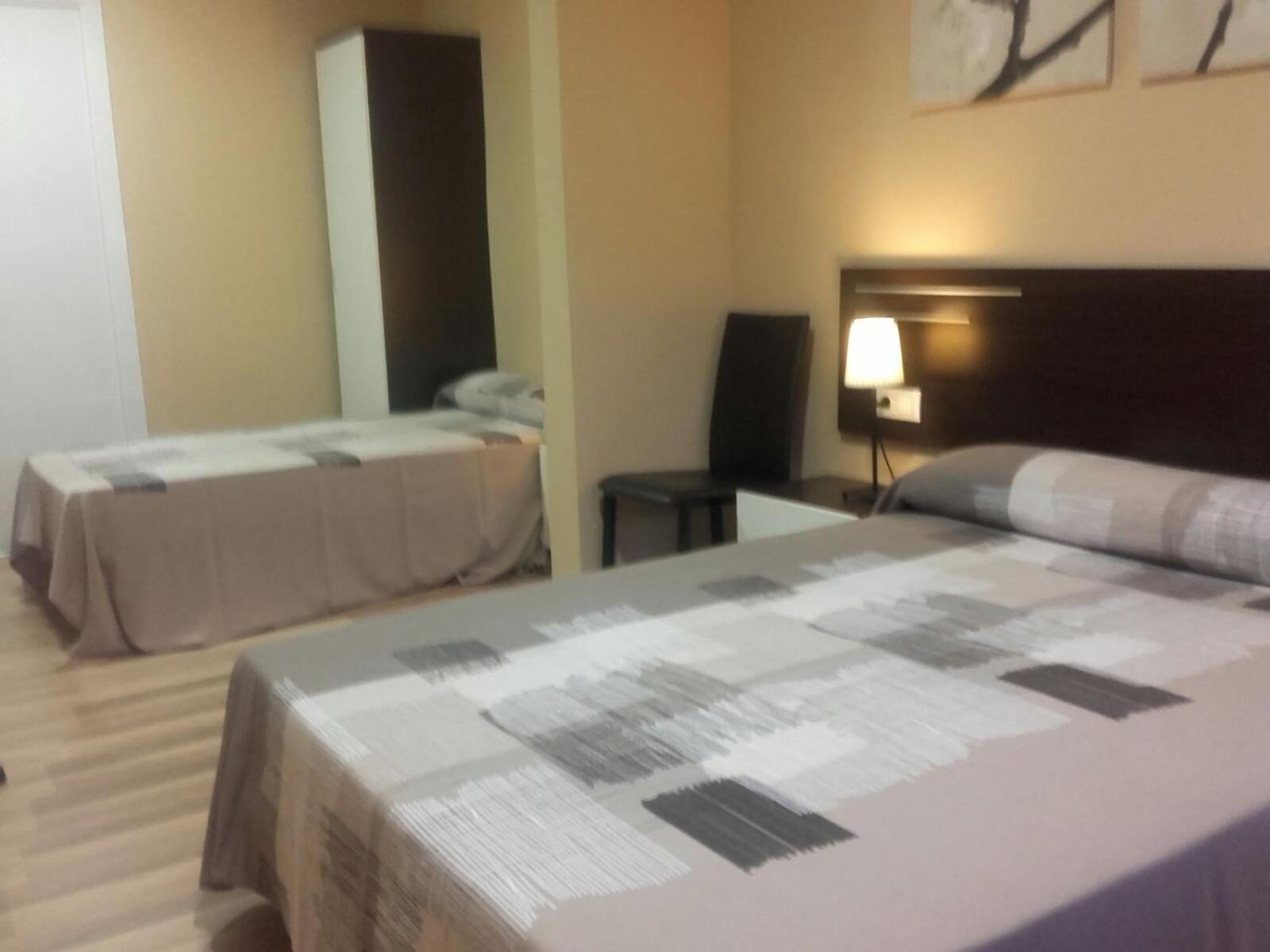 Triple Room with Private Bathroom - Photo 4