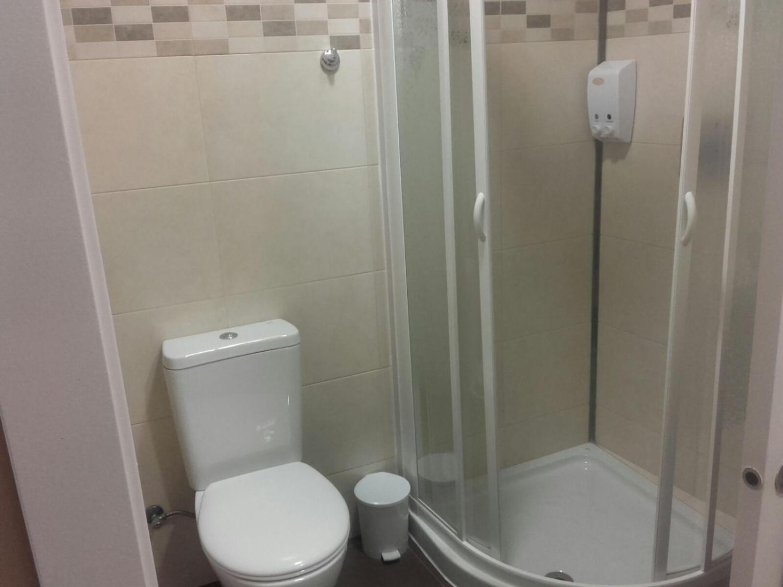 Triple Room with Private Bathroom - Photo 3