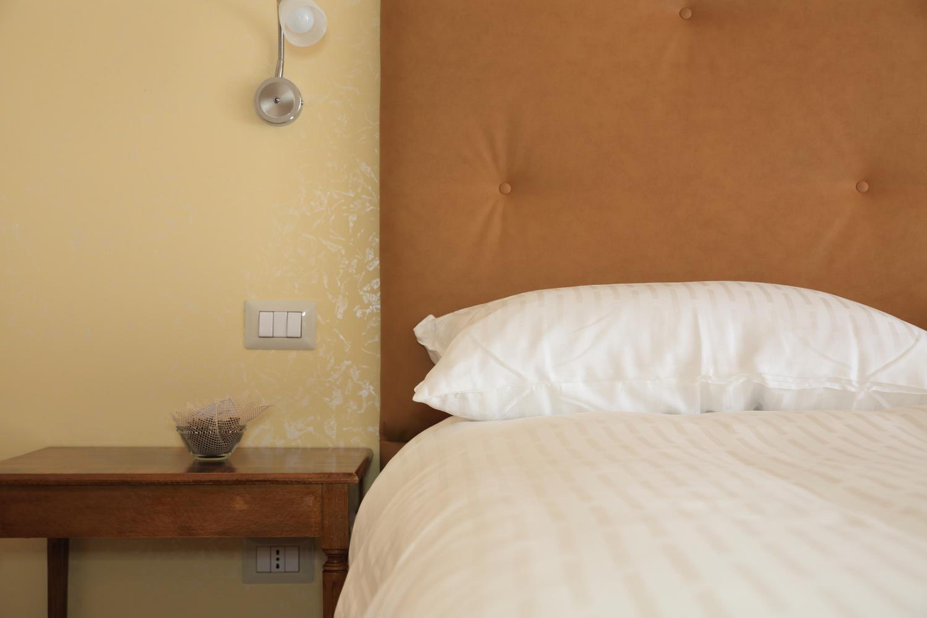 Single Room with Private Bathroom photo 3
