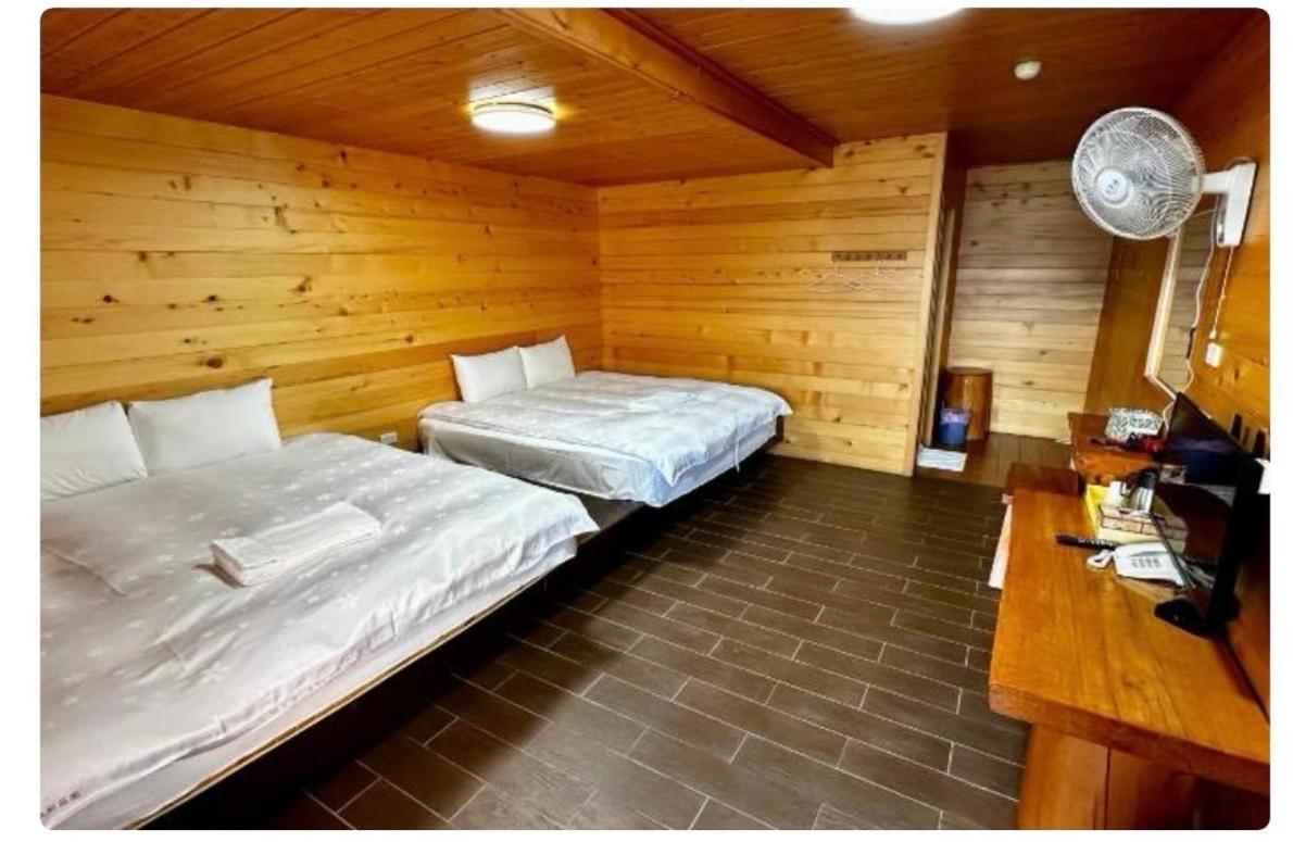 Queen Room with Two Queen Beds photo 1